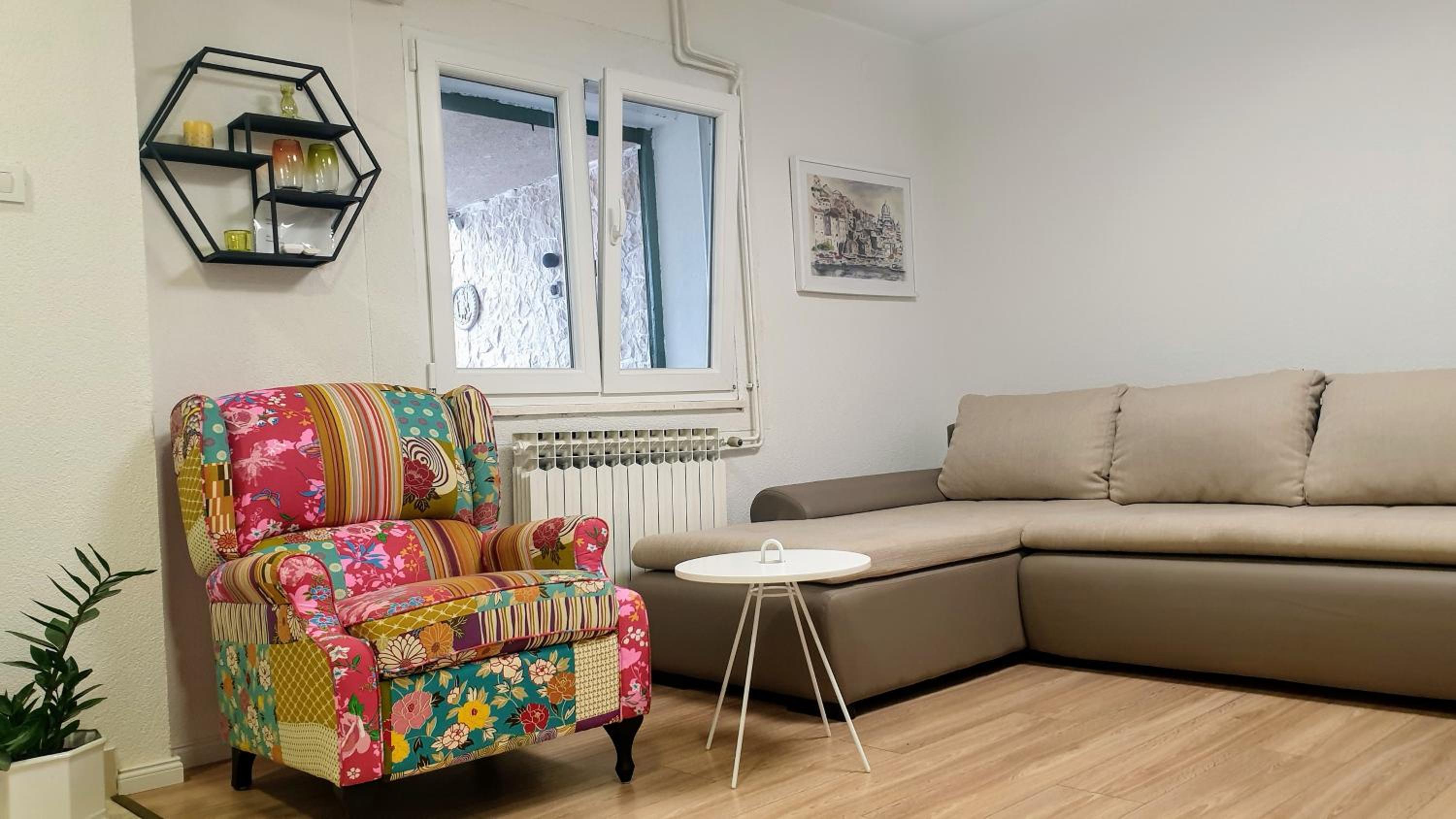 One-Bedroom Apartment - Photo 6
