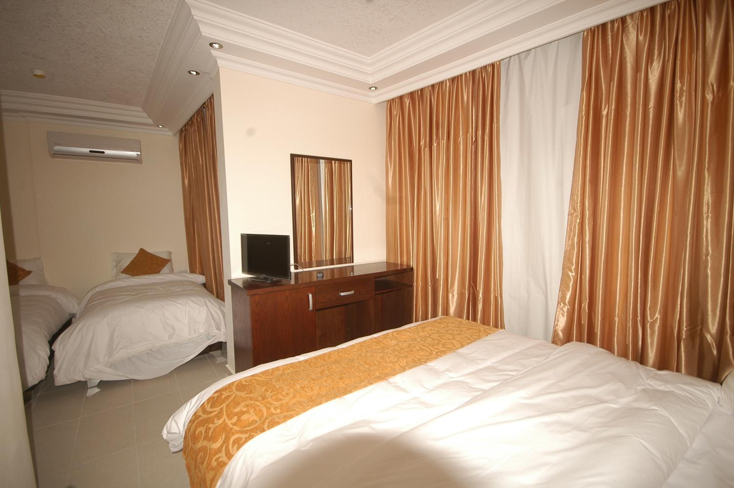 Quadruple Room - Photo 4