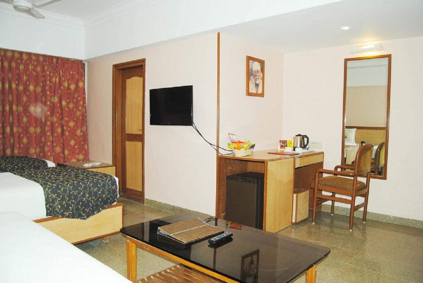 Deluxe Room - Photo 9