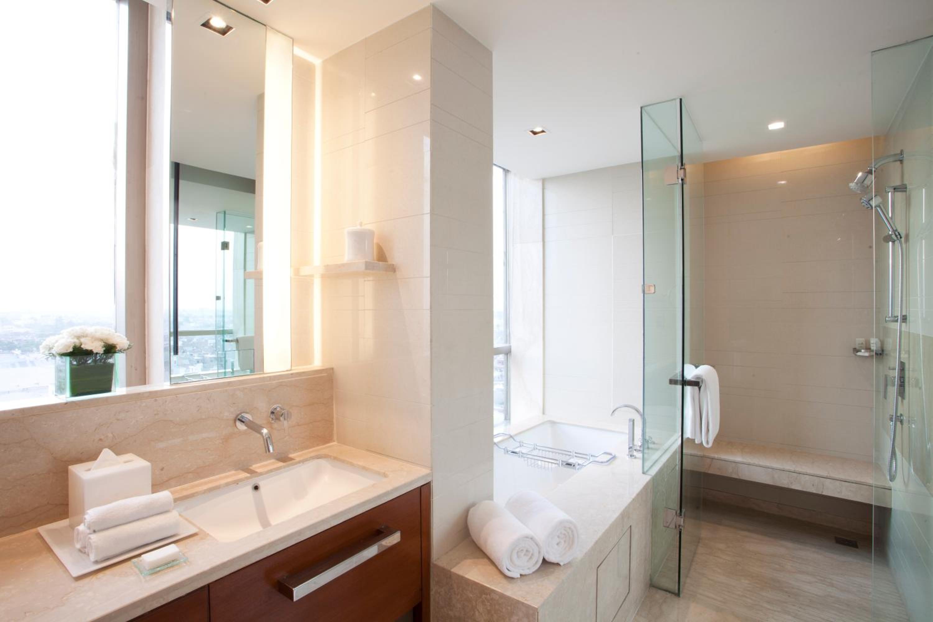 Regency King Suite