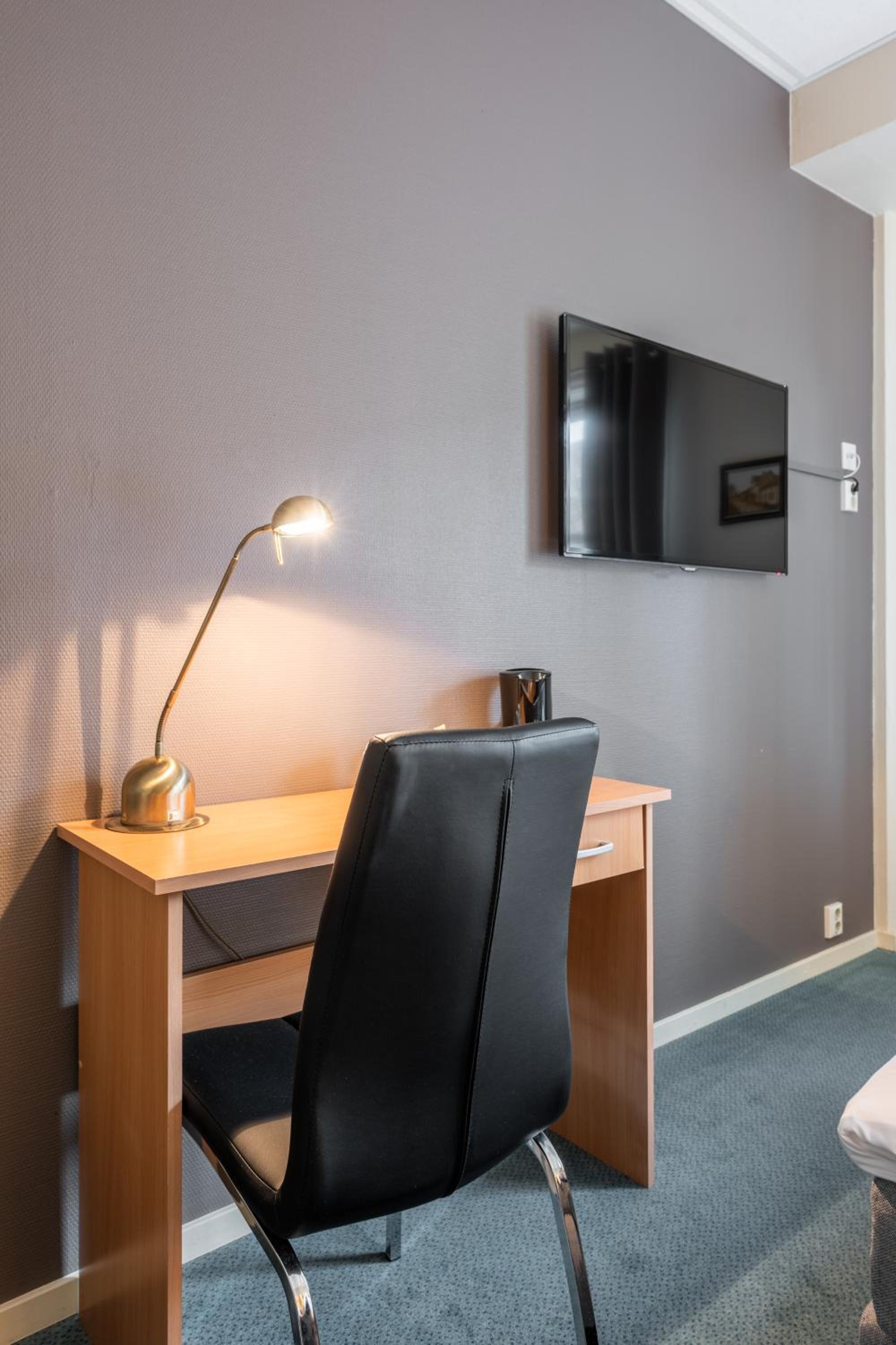 Standard Twin Room - Photo 7