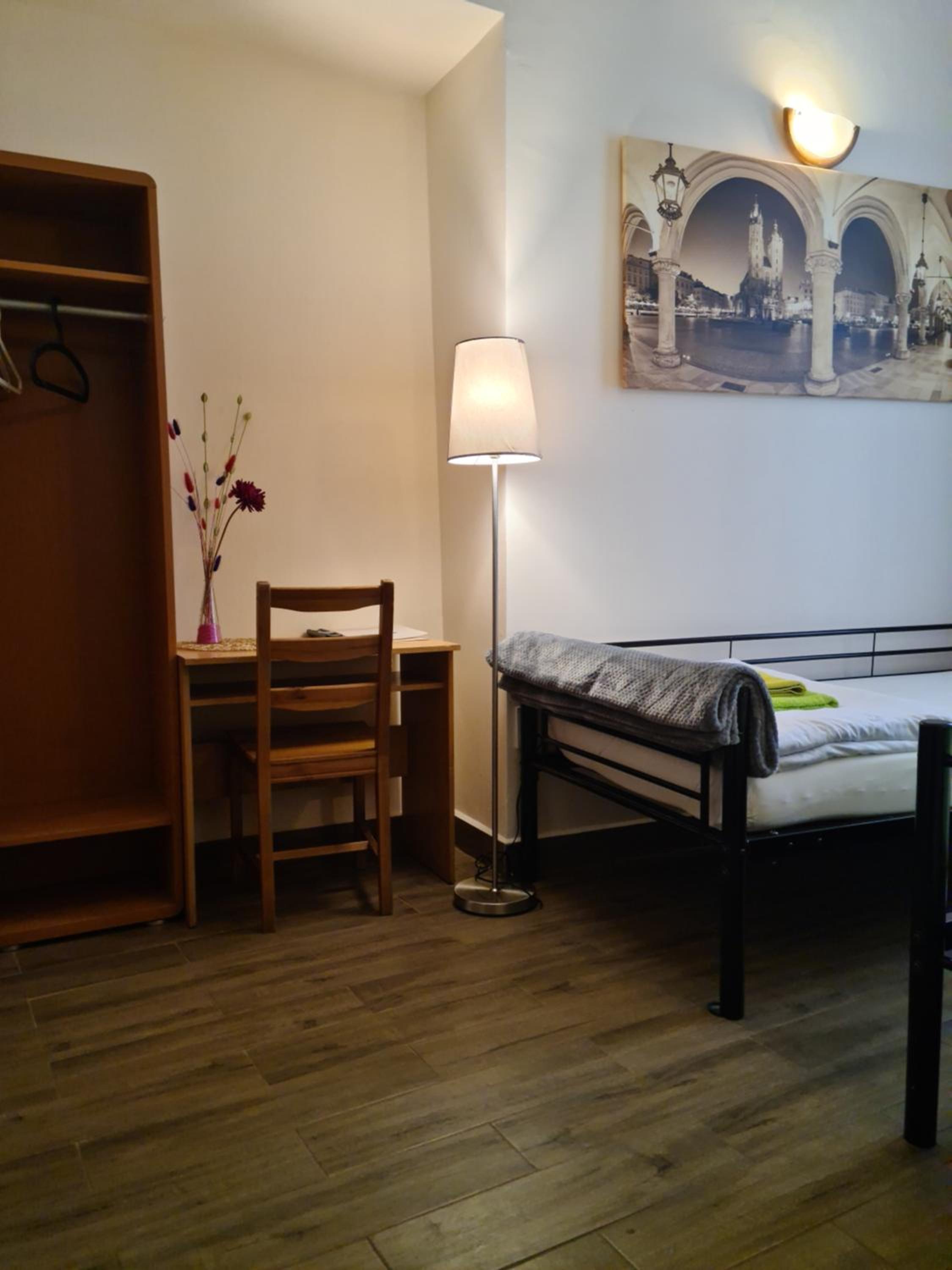 Twin Room with Private Bathroom - Photo 1