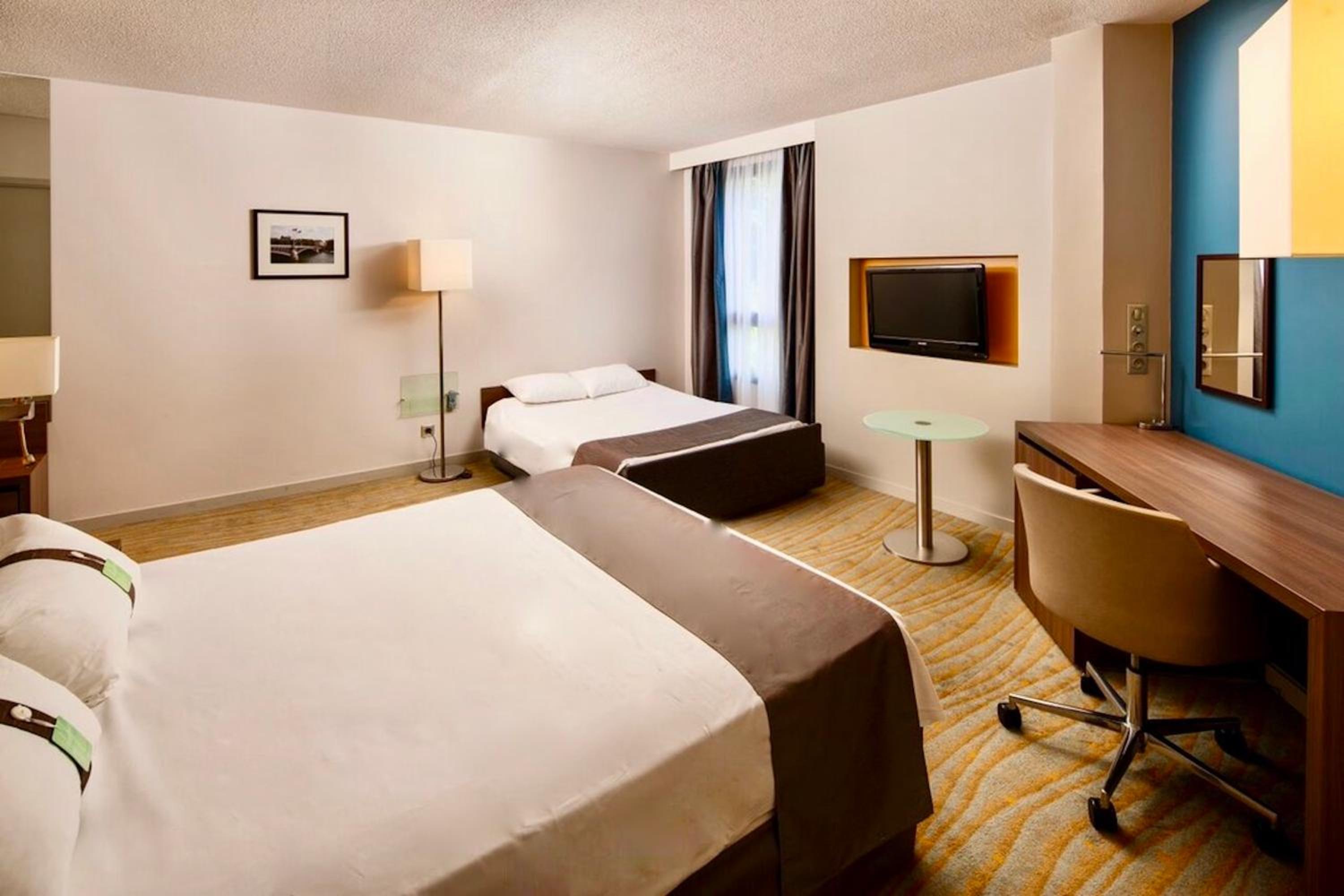 Premium Queen Room with sofa bed photo 1