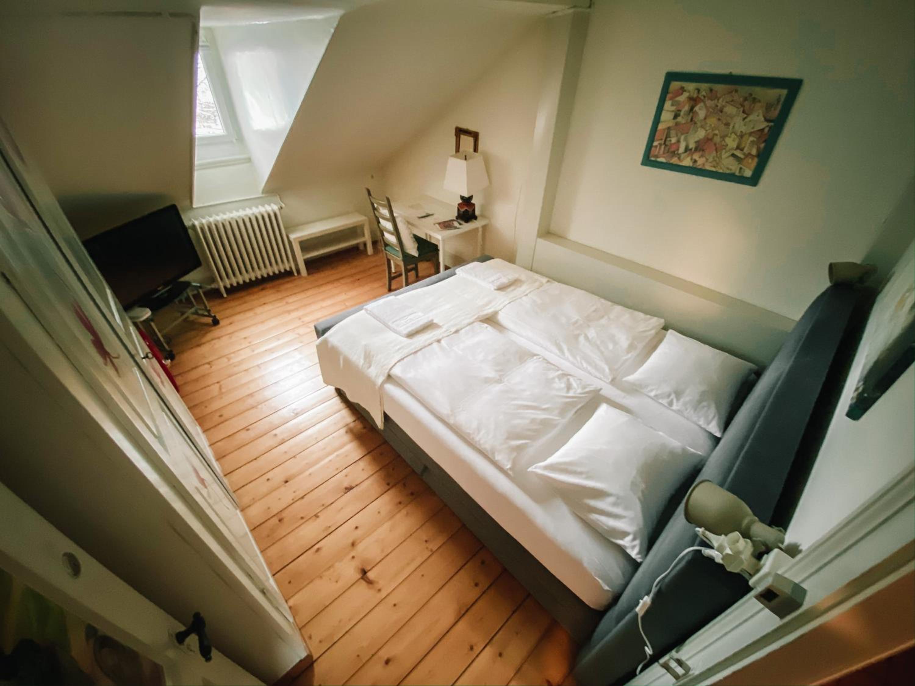 Economy Double Room photo 2