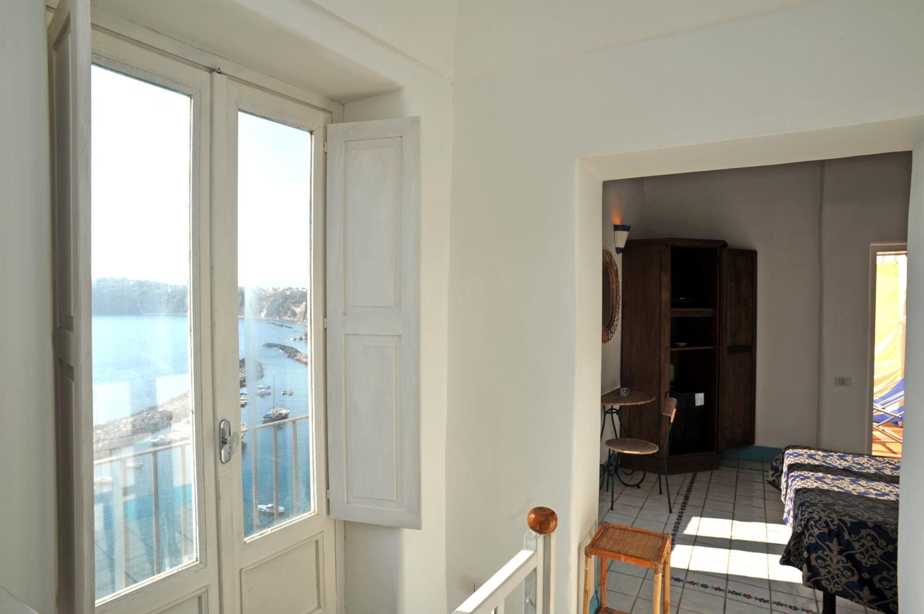 Double Room with Sea View - Photo 4