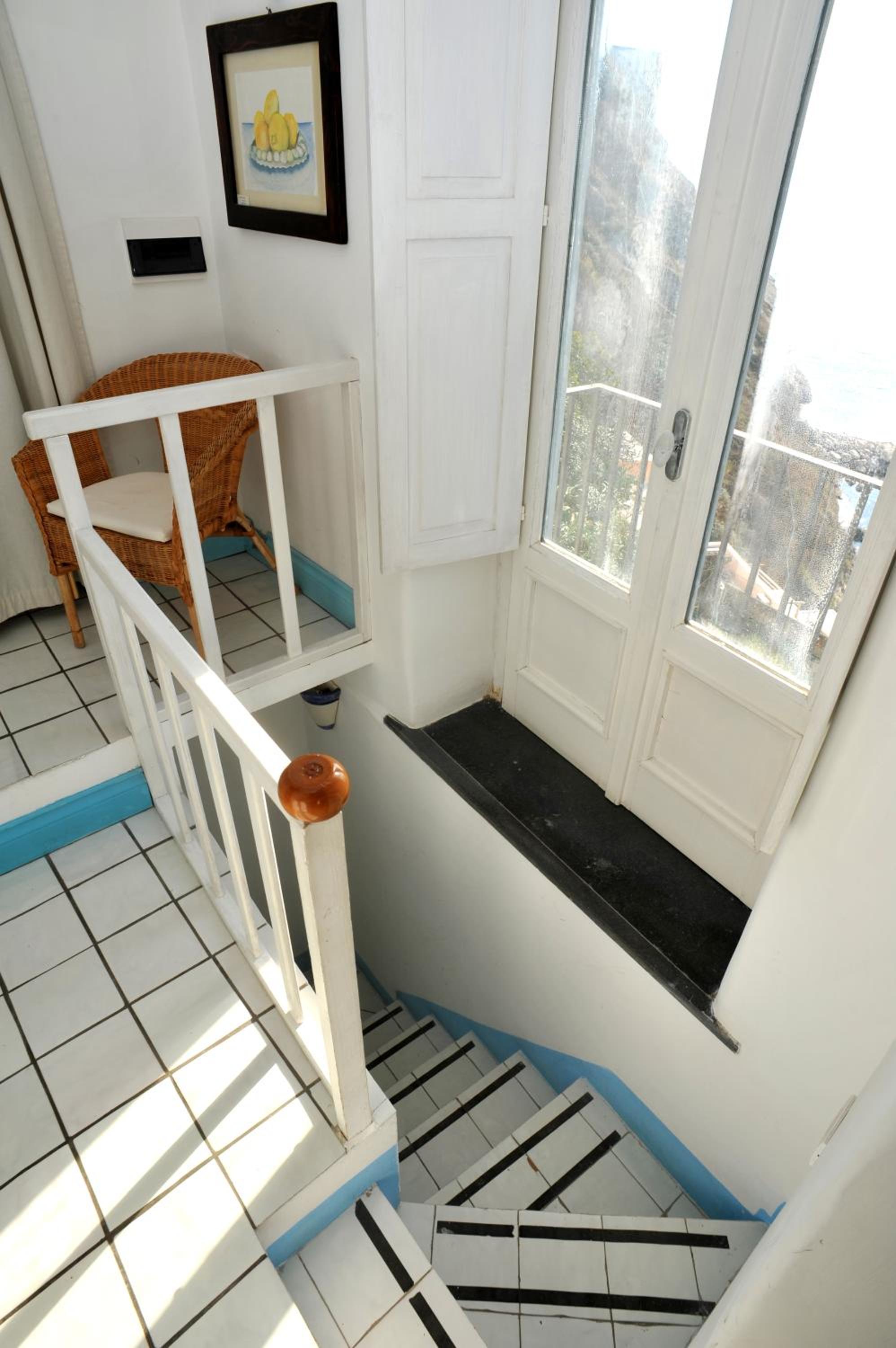Double Room with Sea View - Photo 3