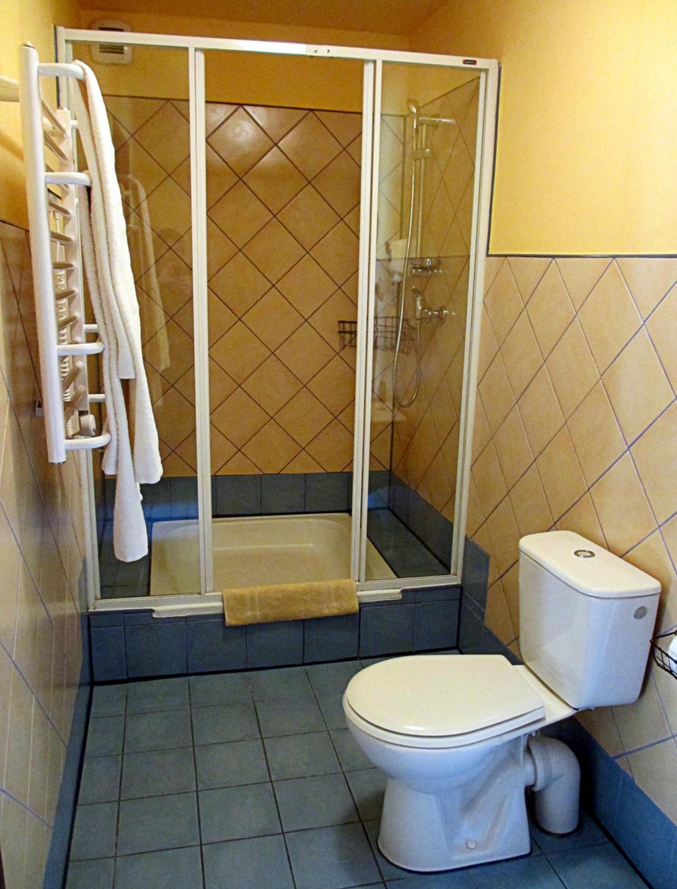 Double or Twin Room - Photo 11