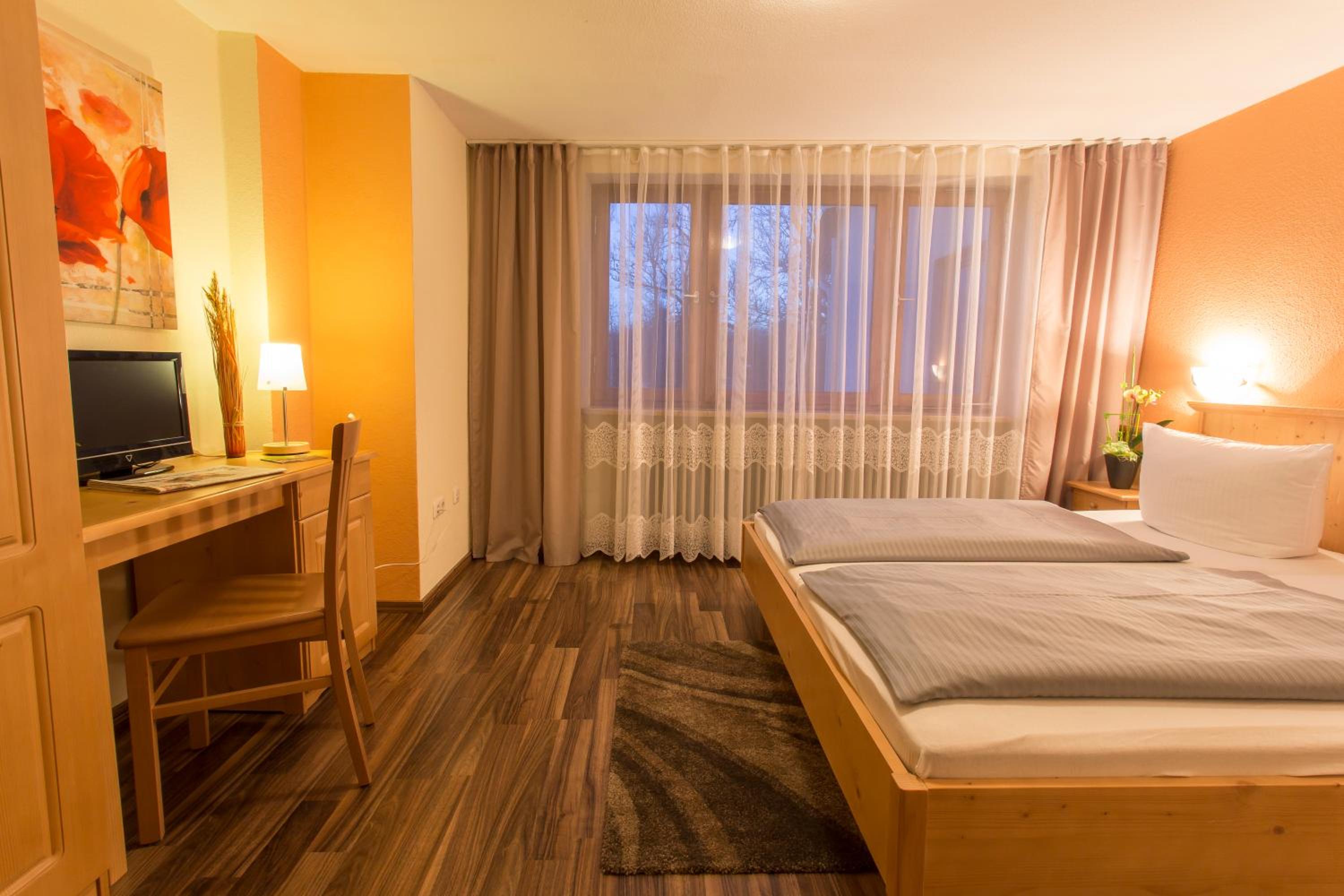 Economy Double Room photo 3