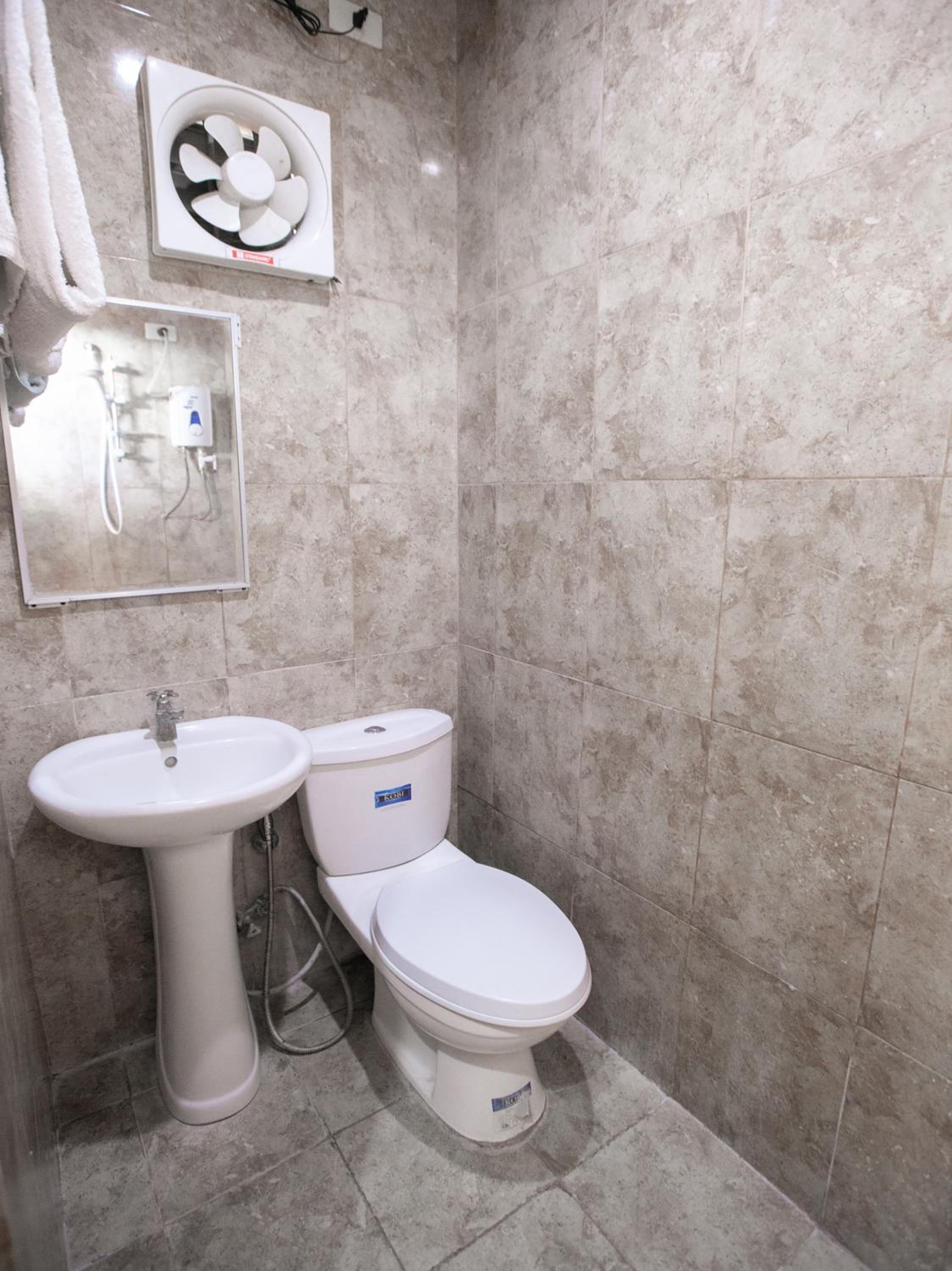 Standard Double Room - Photo 9