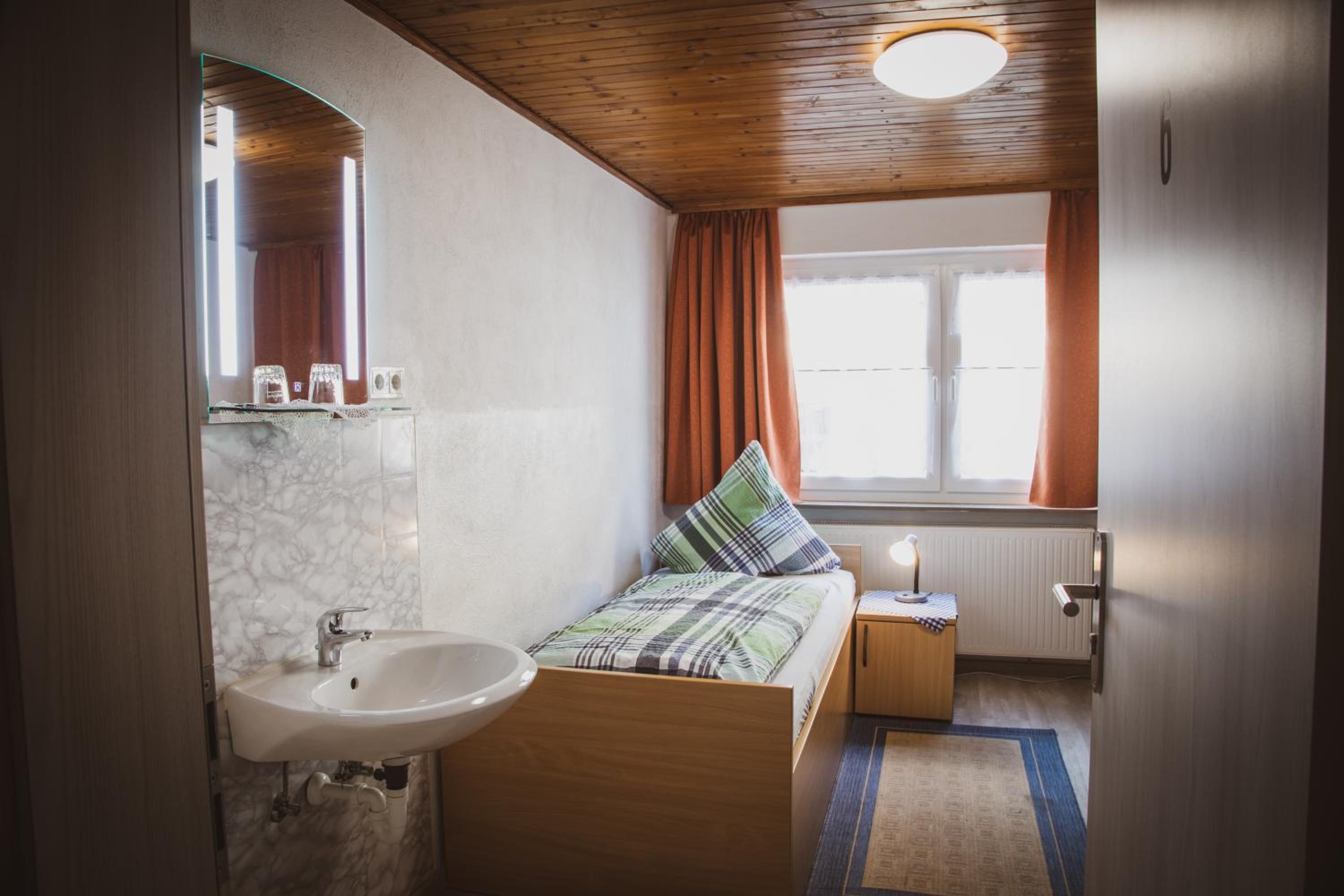 Single Room with Shared Bathroom photo 1