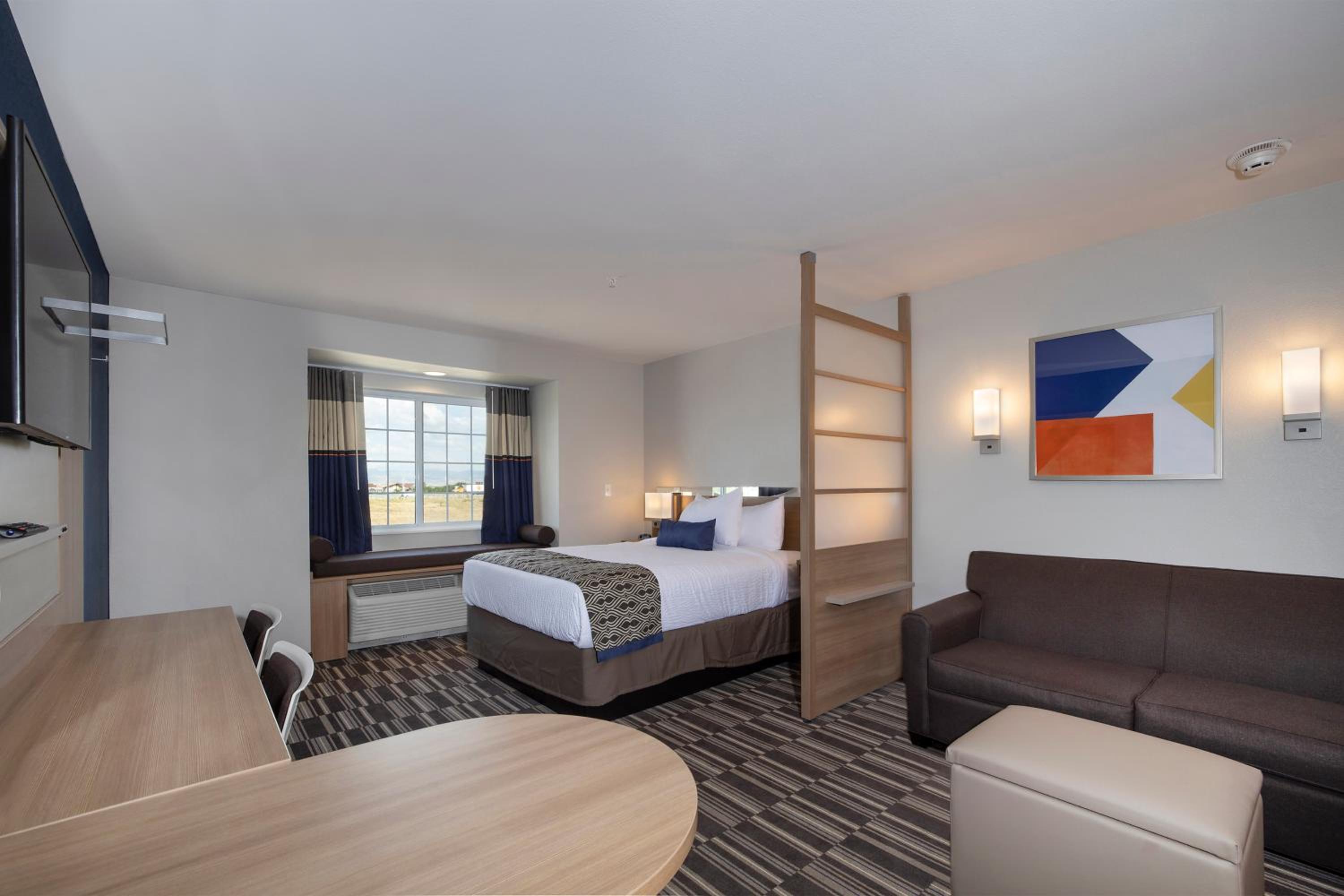 Studio Suite with One Queen Bed - East View - Non-Smoking - Photo 6