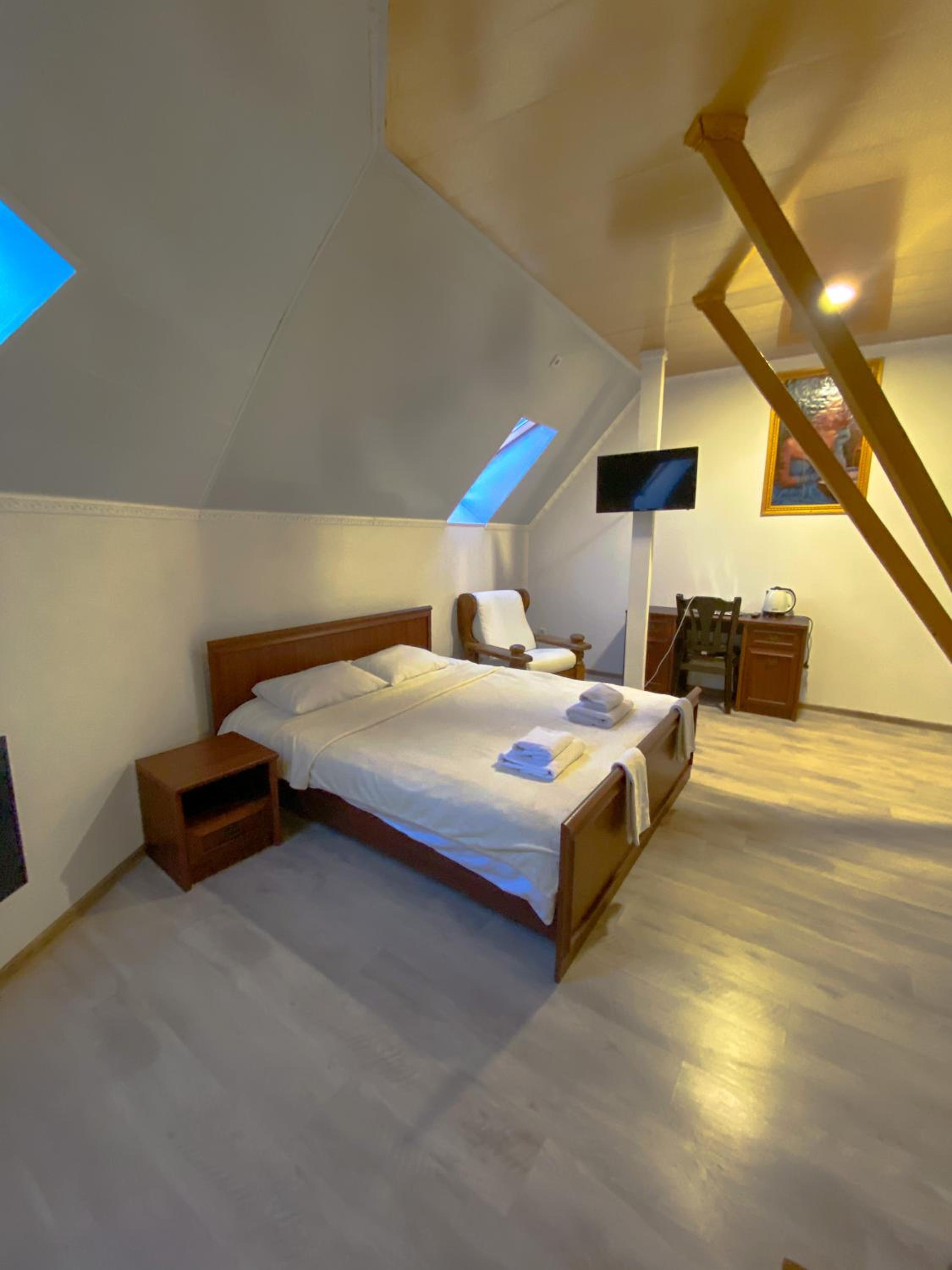 Economy Triple Room with Shared Bathroom