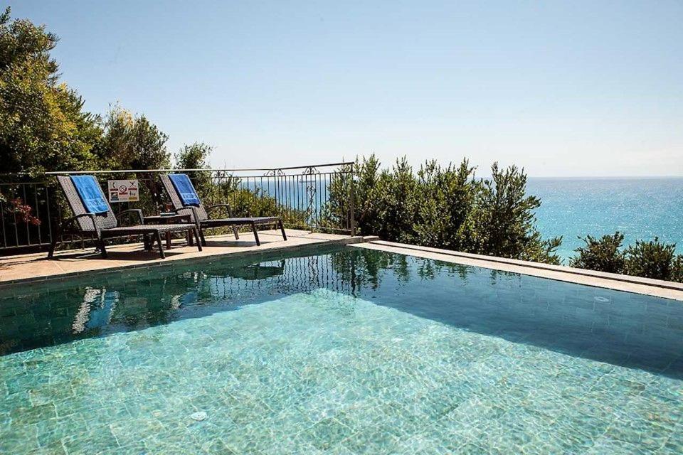 Villa photo 1