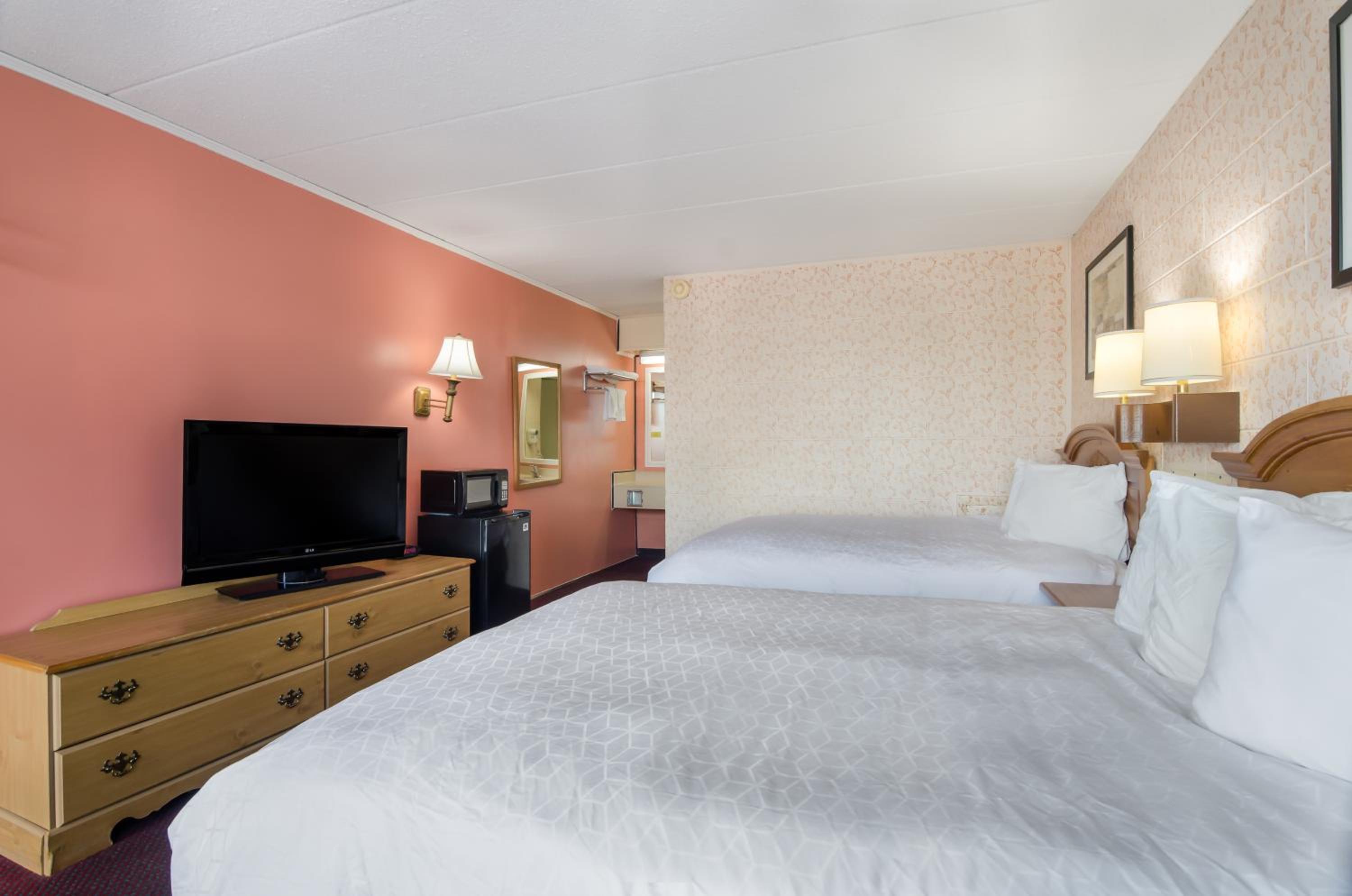 2 Queen Beds Non Smoking - Photo 3