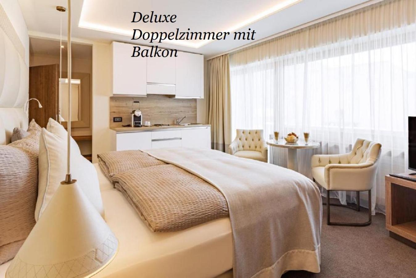 Deluxe Double Room with Balcony photo 3