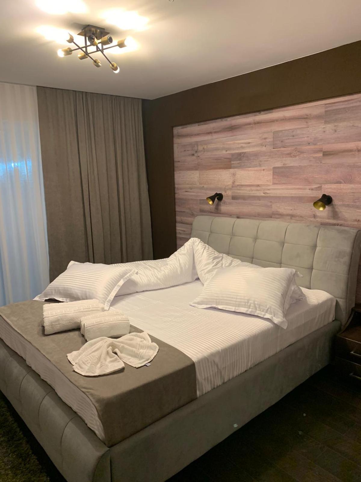 Double Room with Private Bathroom - Photo 12