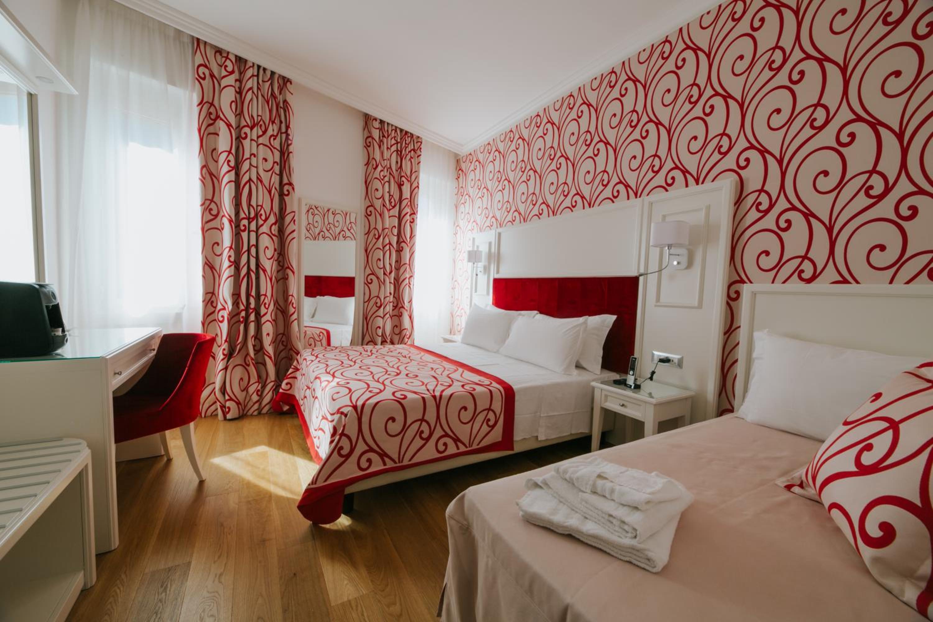 Deluxe Triple Room - Photo 3