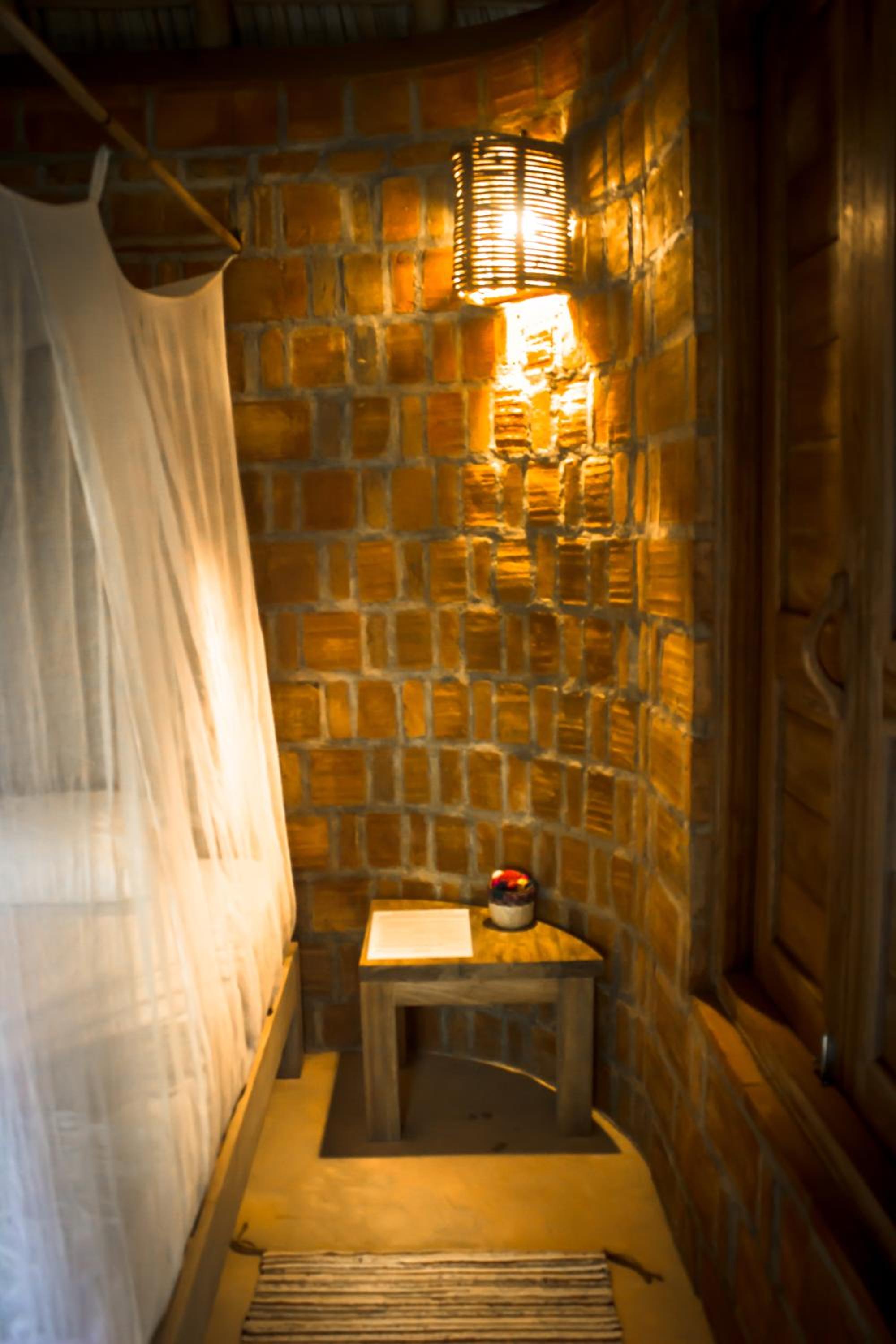 King Room with Balcony - Photo 5