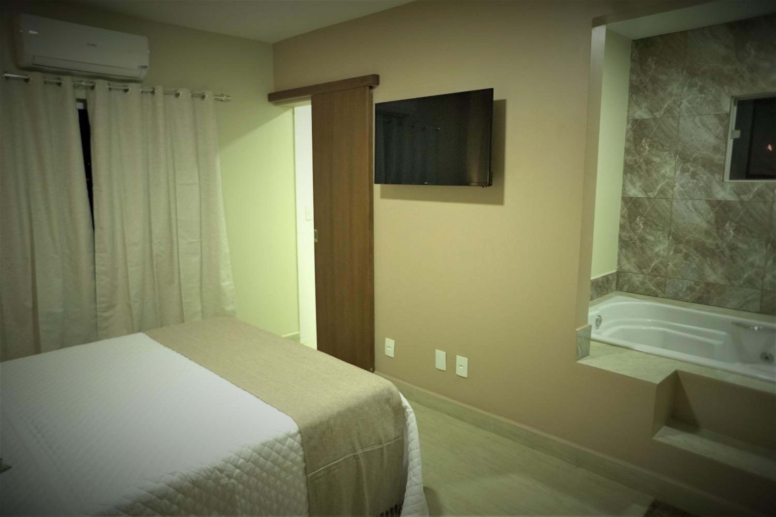 Double Room with Spa Bath - Photo 12