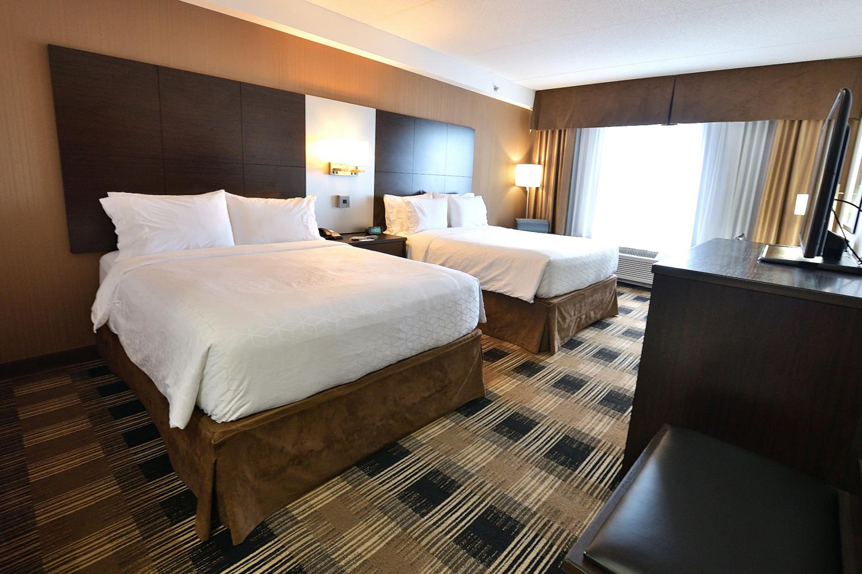 Queen Room with Two Queen Beds - Mobility Access Tub/Non-Smoking photo 1