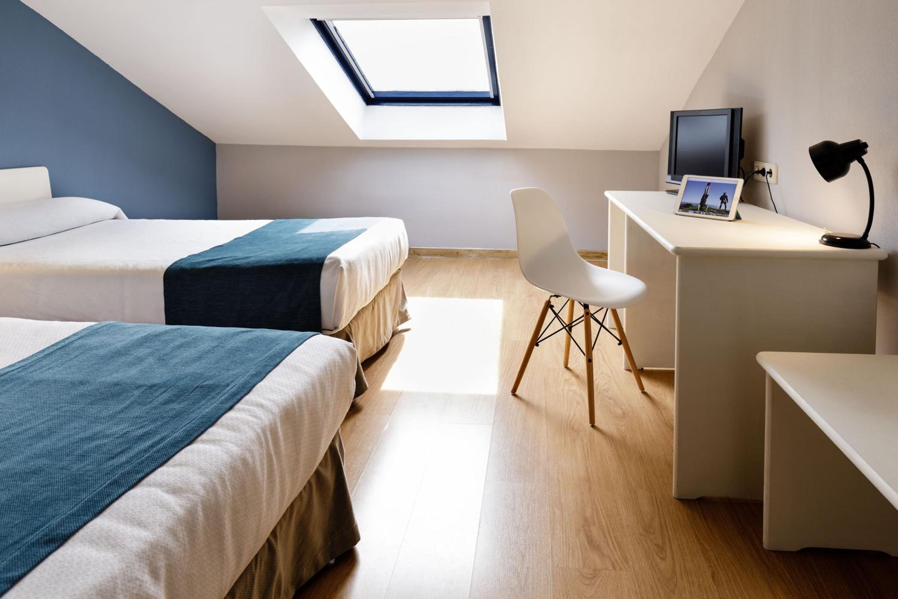 Economy Twin Room photo 2