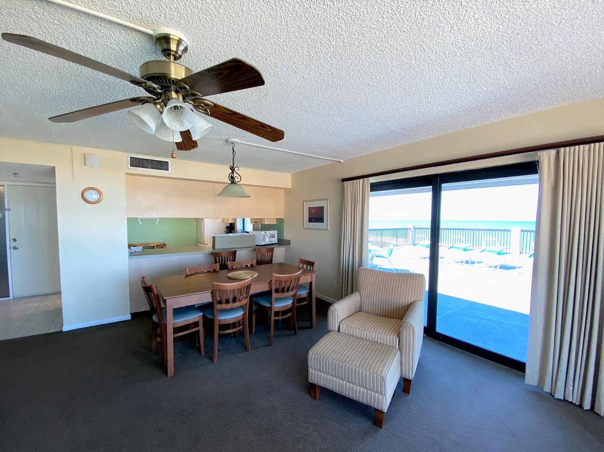 Two-Bedroom Apartment with Large Sun Deck photo 2