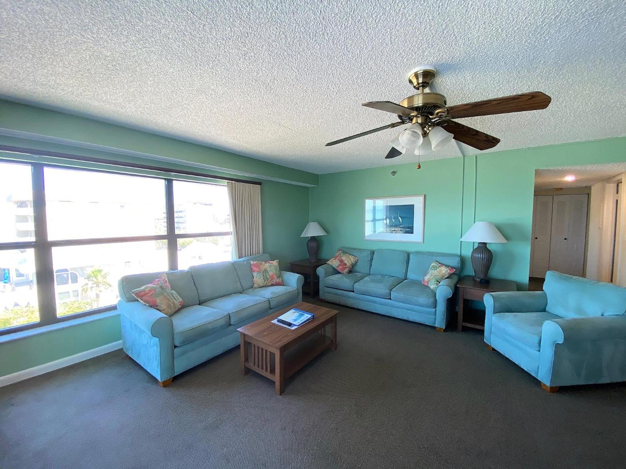 Two-Bedroom Apartment with Large Sun Deck photo 3