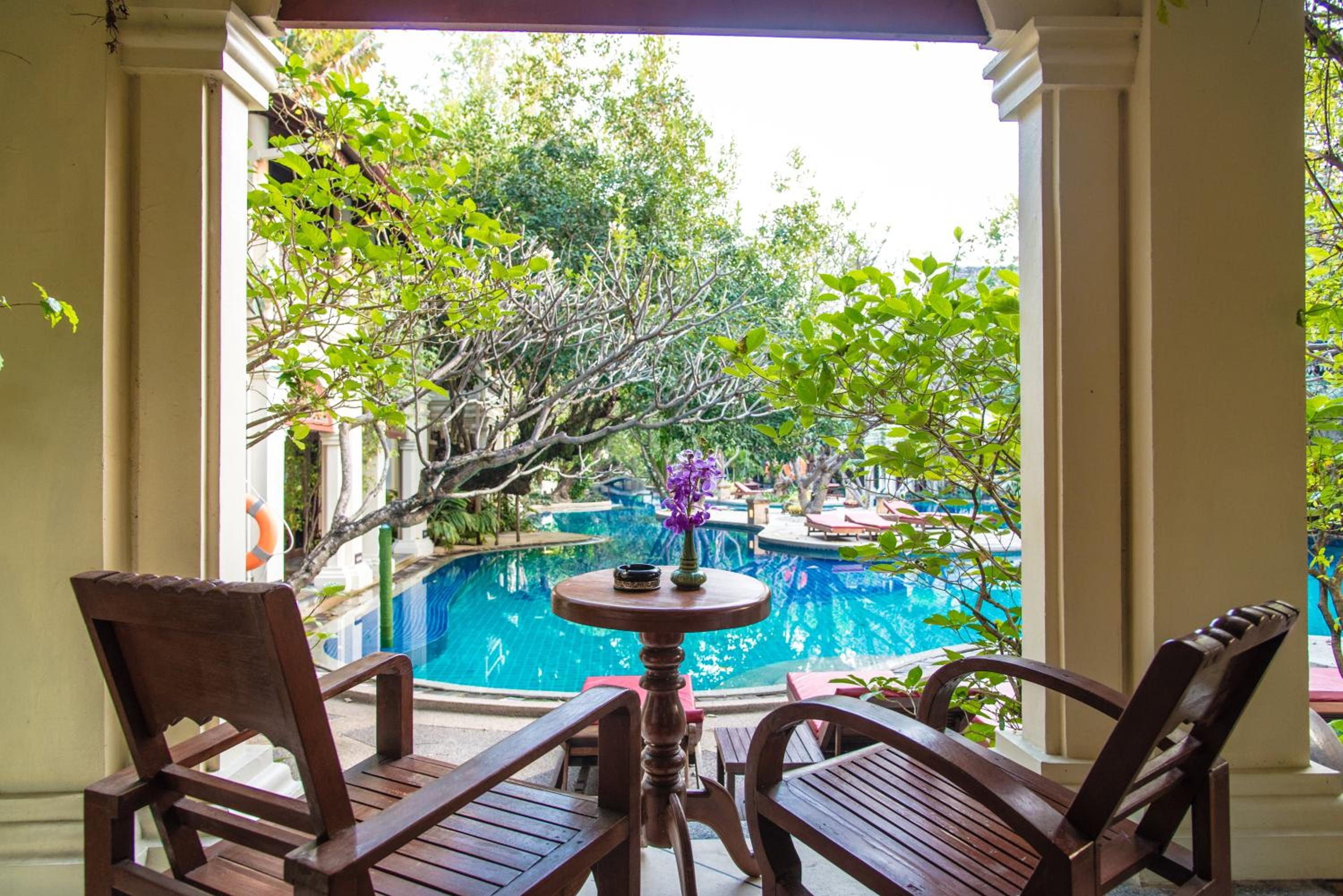 Double Room with Pool View - Photo 2