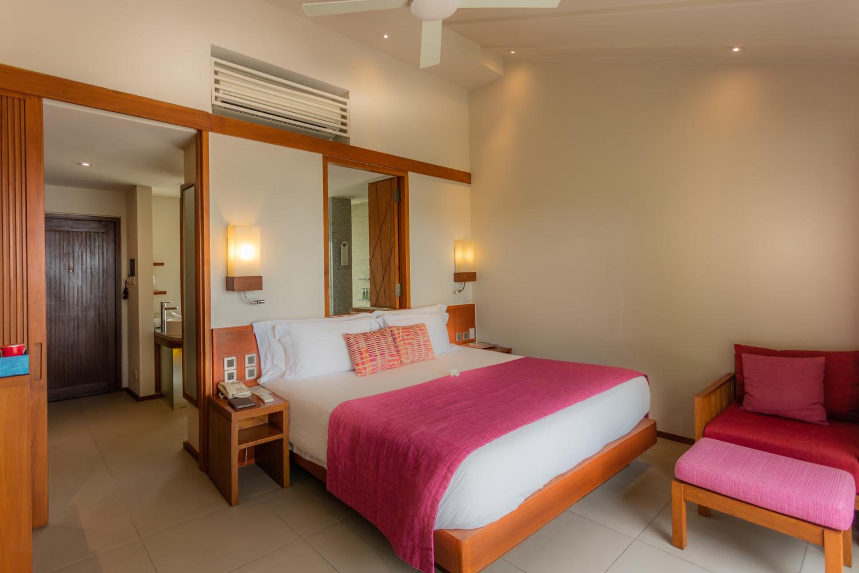 Lagoon View Beach Villa with Swirl Pool  photo 2