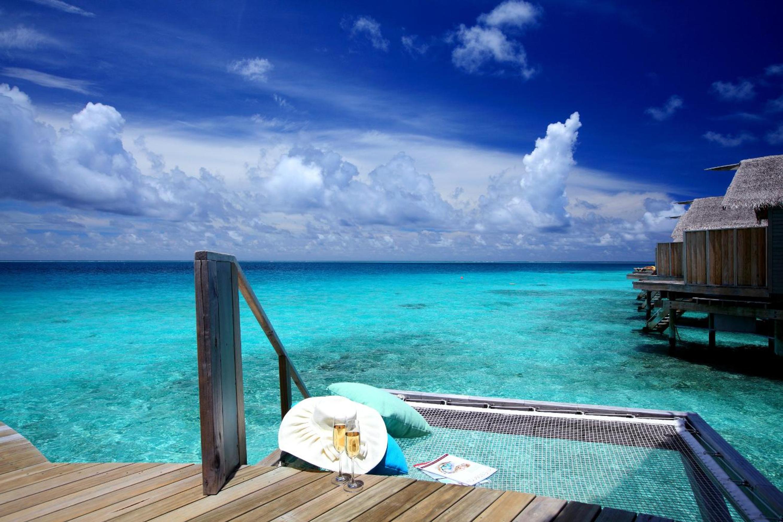 Sunset Overwater Villa with Swirl Pool King photo 2