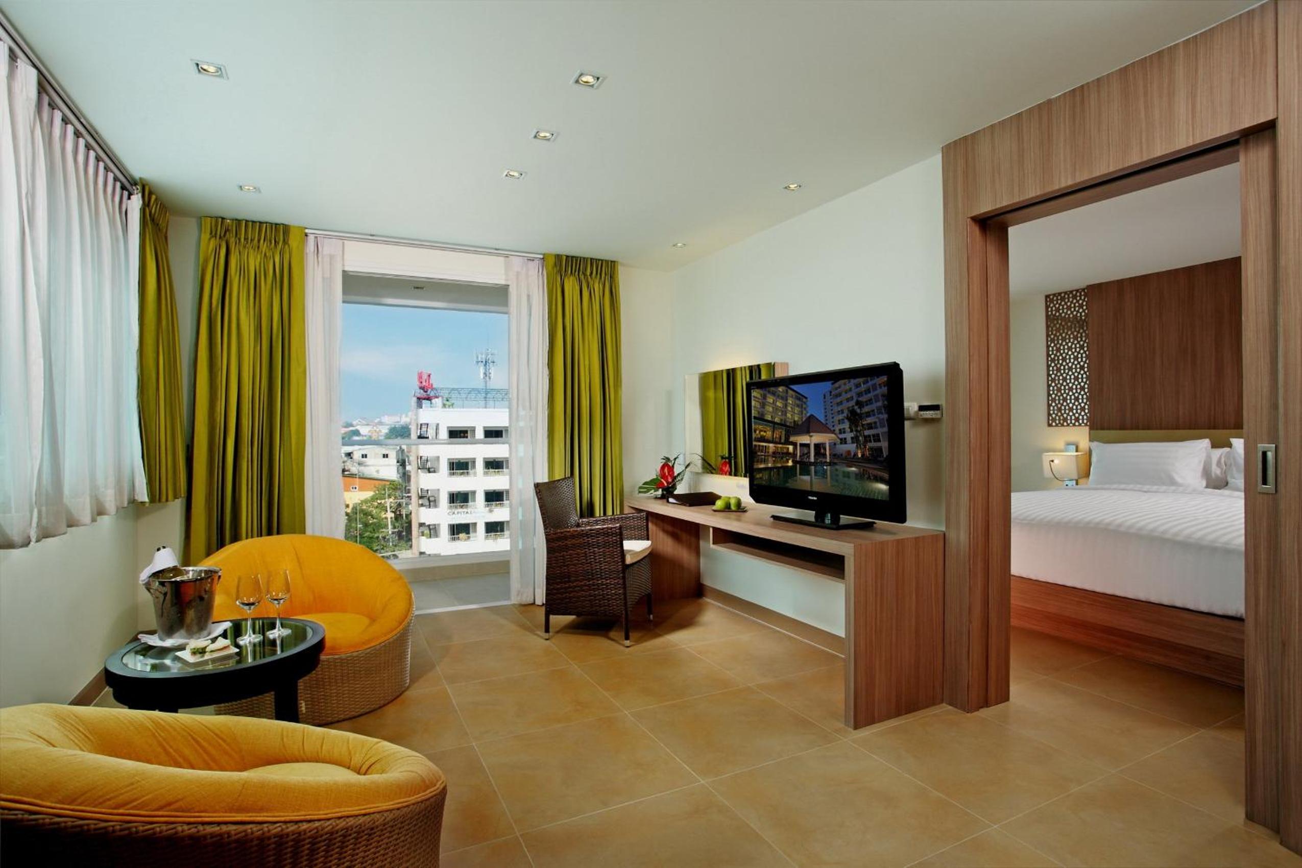 CENTARA 1 BEDROOM SUITE - KING+SOFA BED - Photo 5