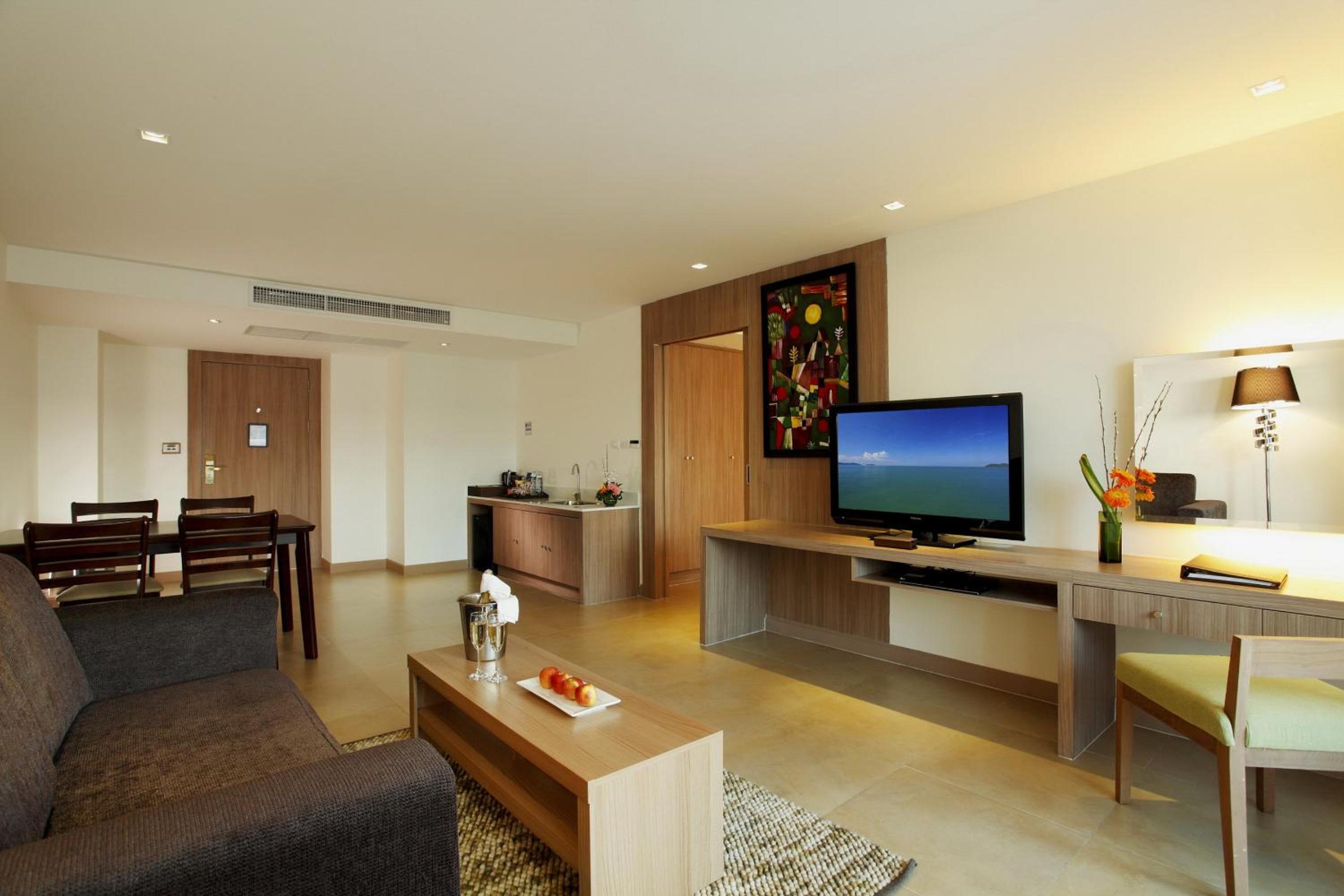 CENTARA 1 BEDROOM SUITE - KING+SOFA BED - Photo 6