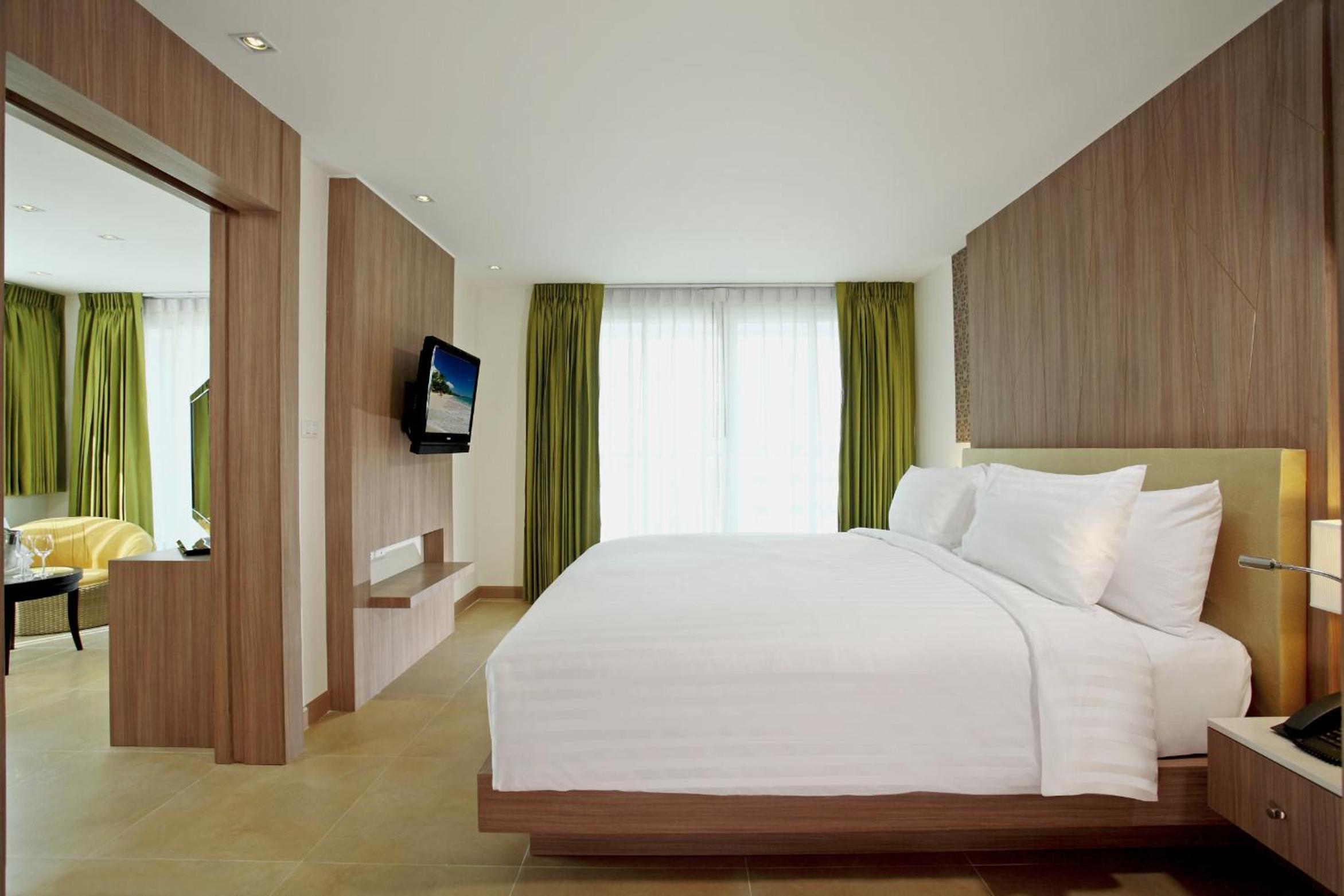 CENTARA 1 BEDROOM SUITE - KING+SOFA BED - Photo 4