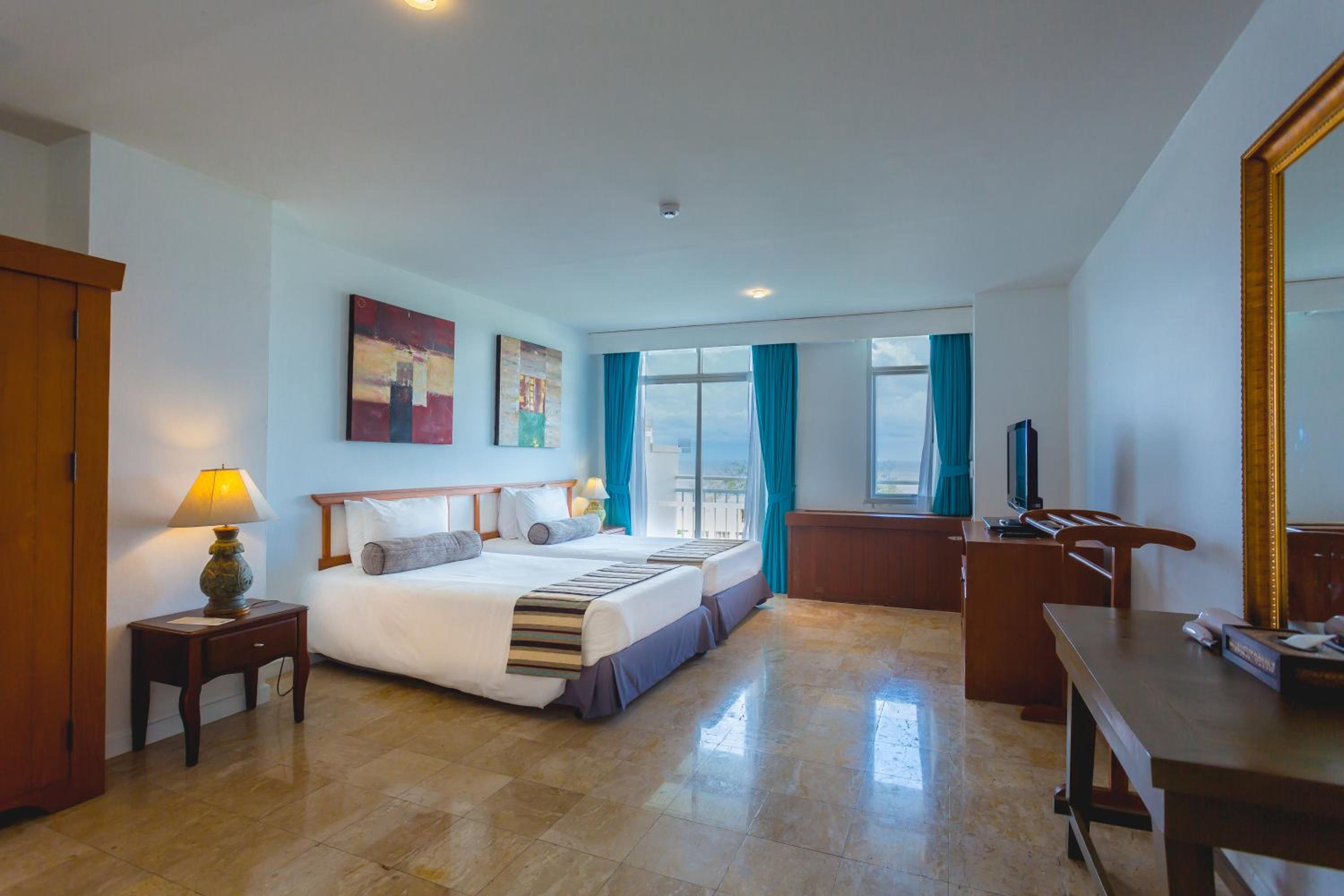 One-Bedroom Suite with Sea View photo 2
