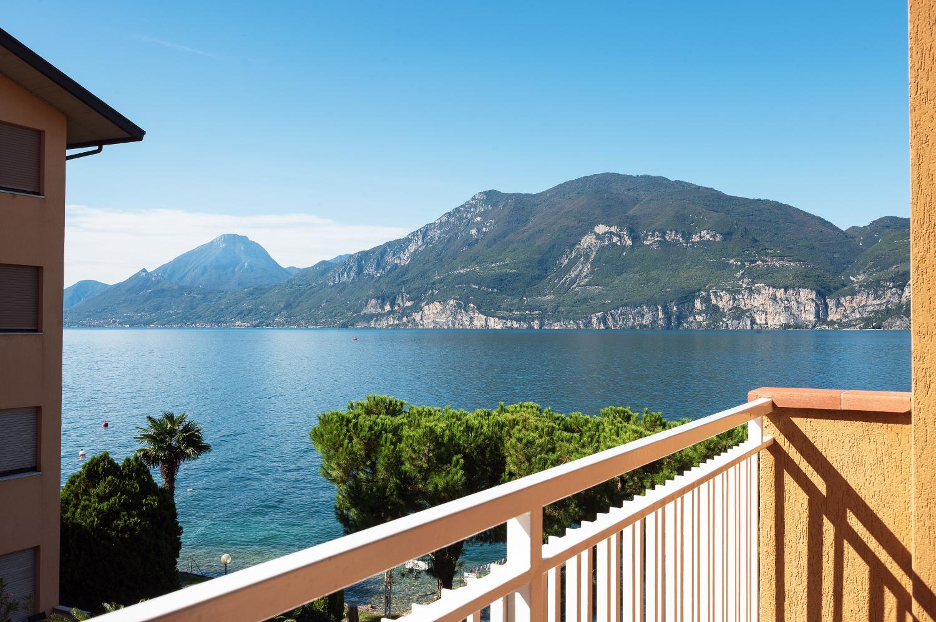 Double or Twin Room with Partial Lake View - Photo 4