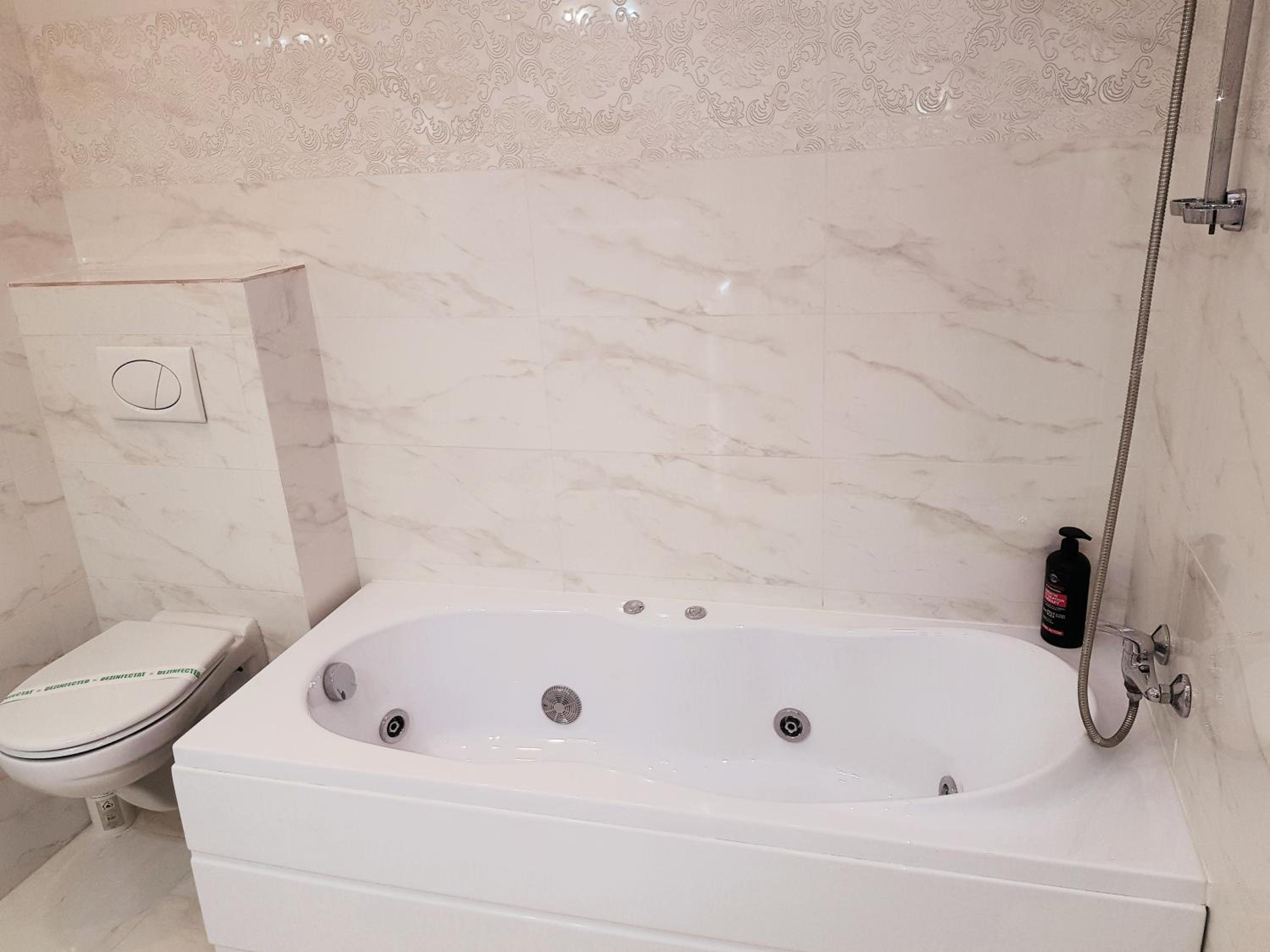 Studio with Spa Bath - Photo 11