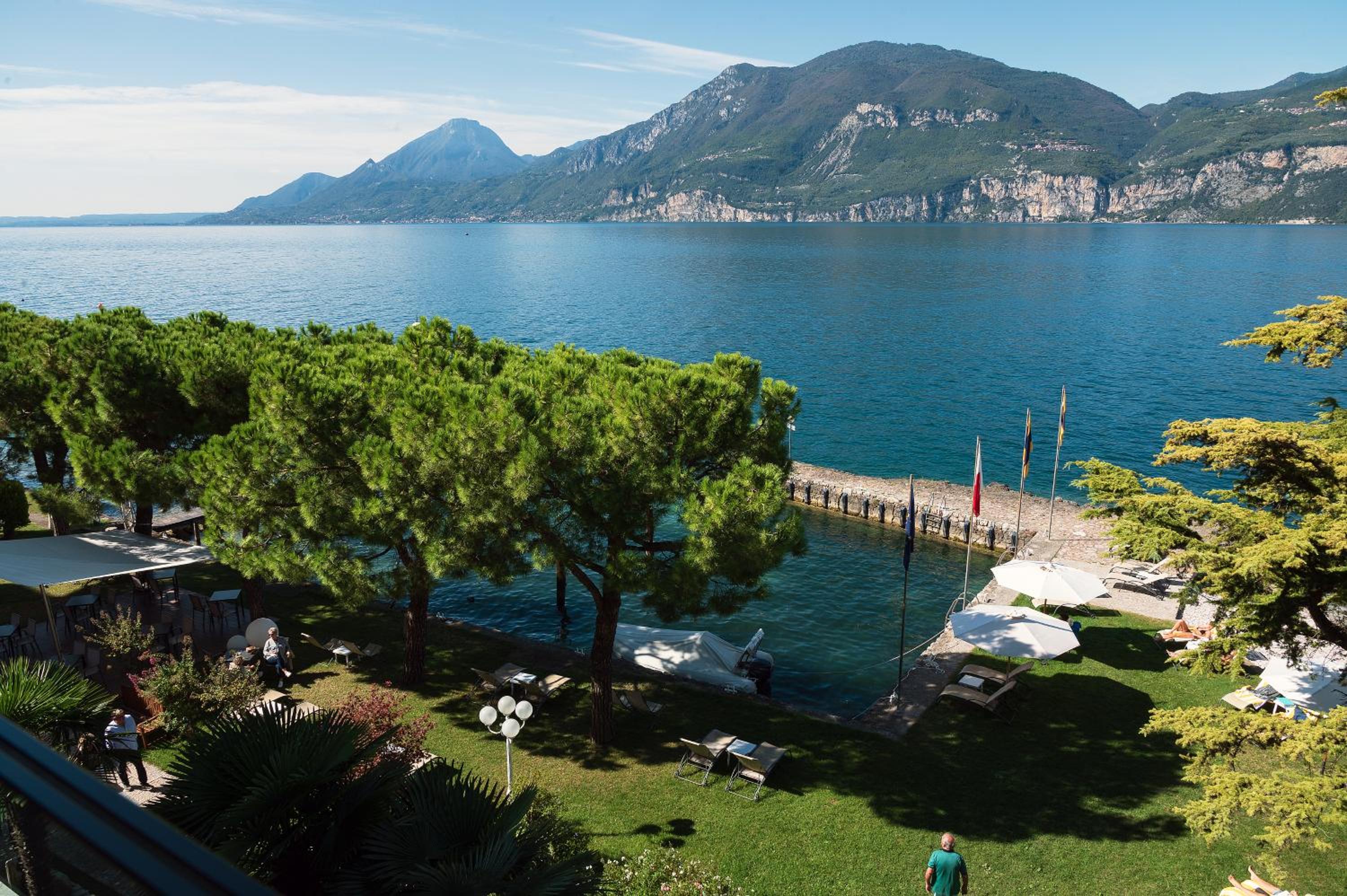 Superior Double or Twin Room with Lake View - Photo 8