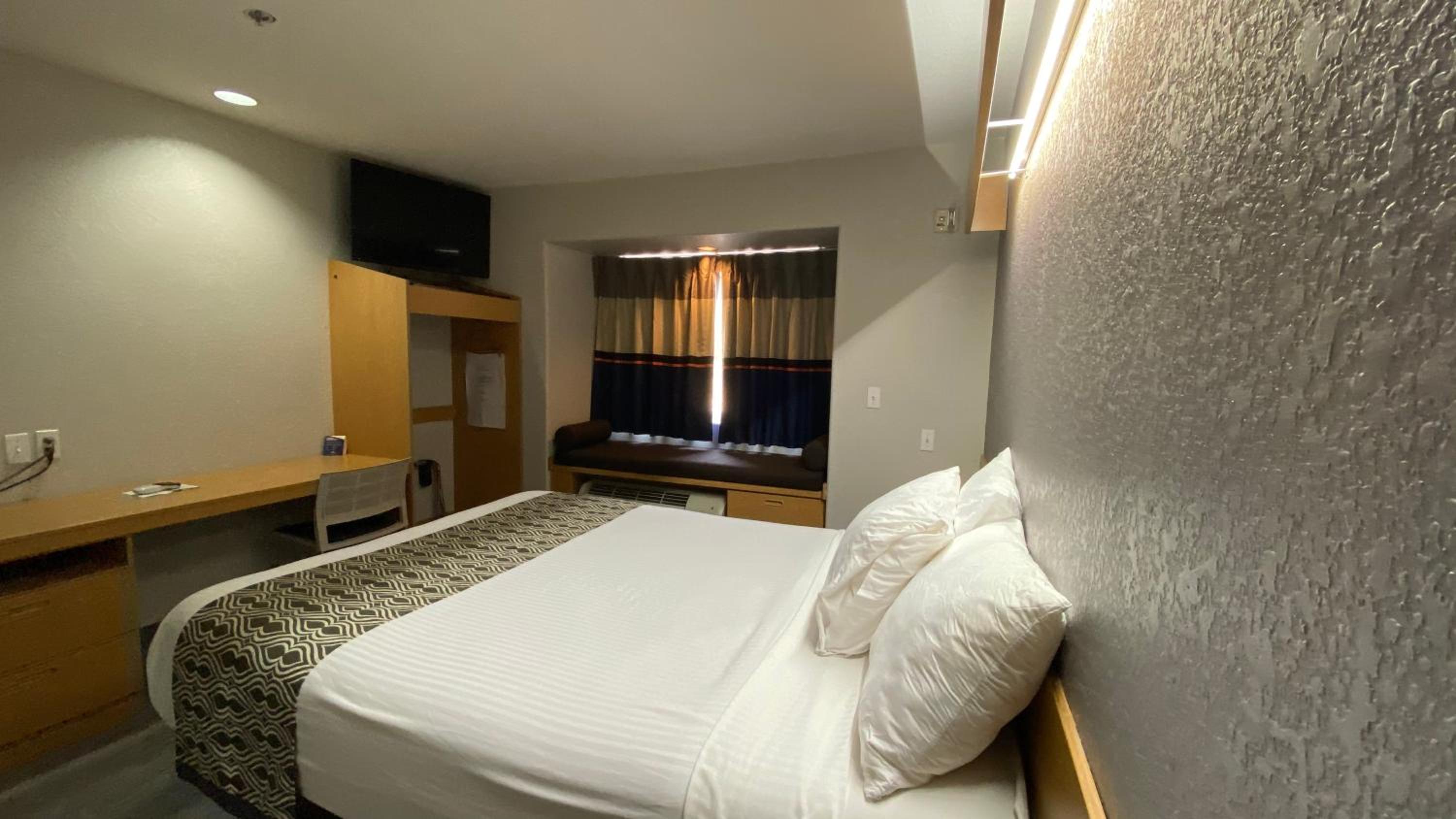 Queen Room - Disability Access/Non-Smoking - Photo 5