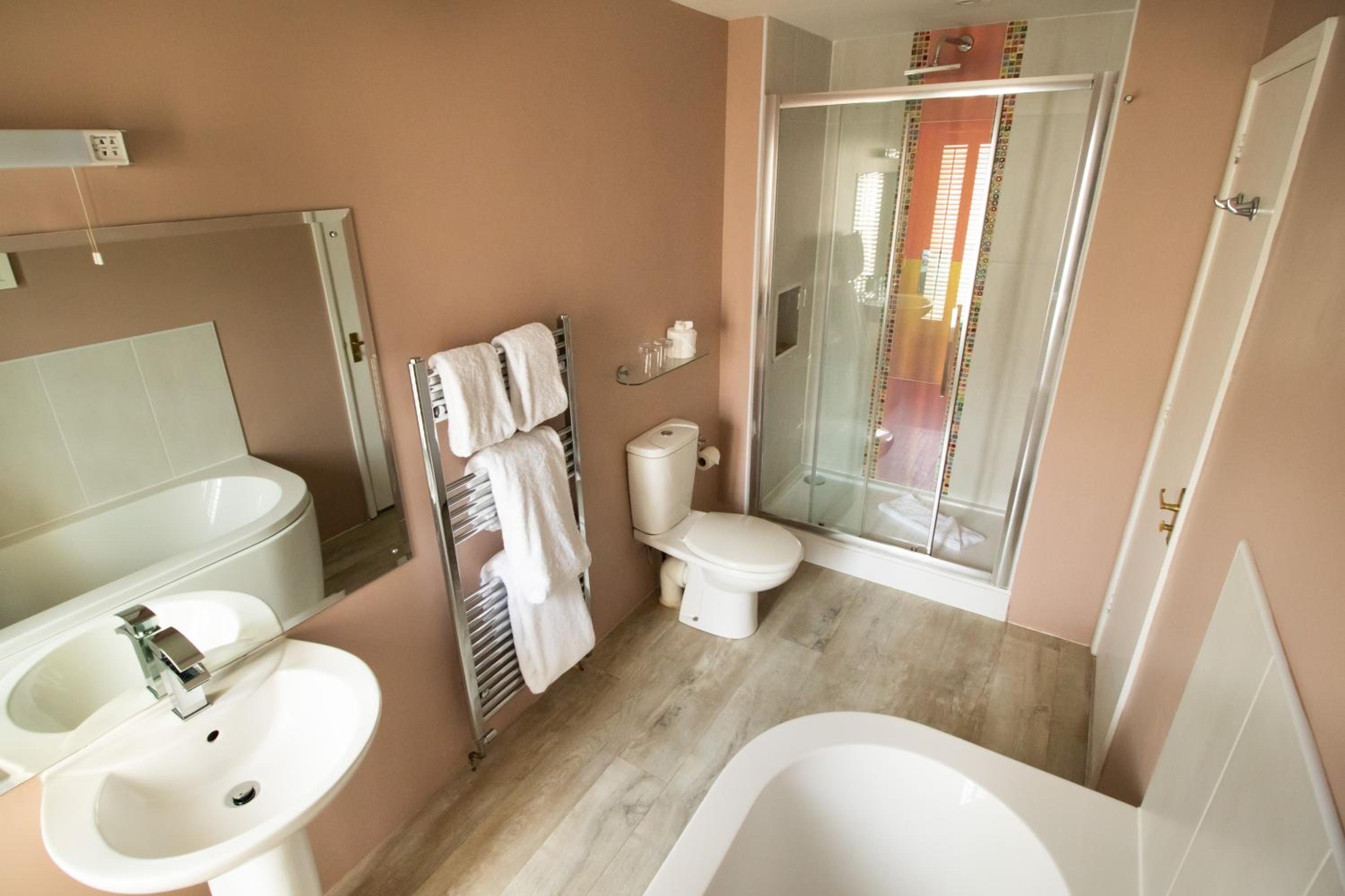 Suite - Rebecca photo 2
