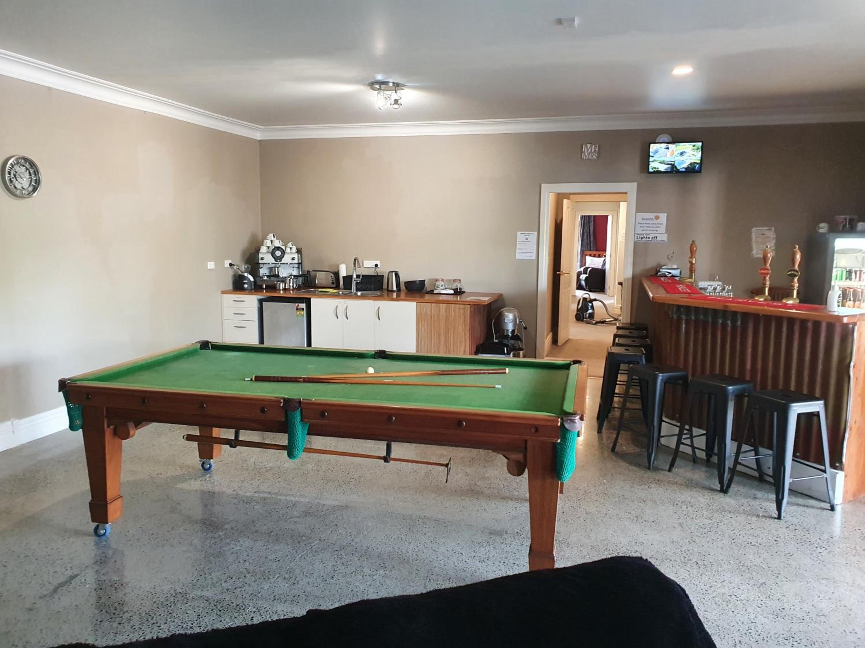 Deluxe Room (2 Adults + 1 Child) - Photo 10