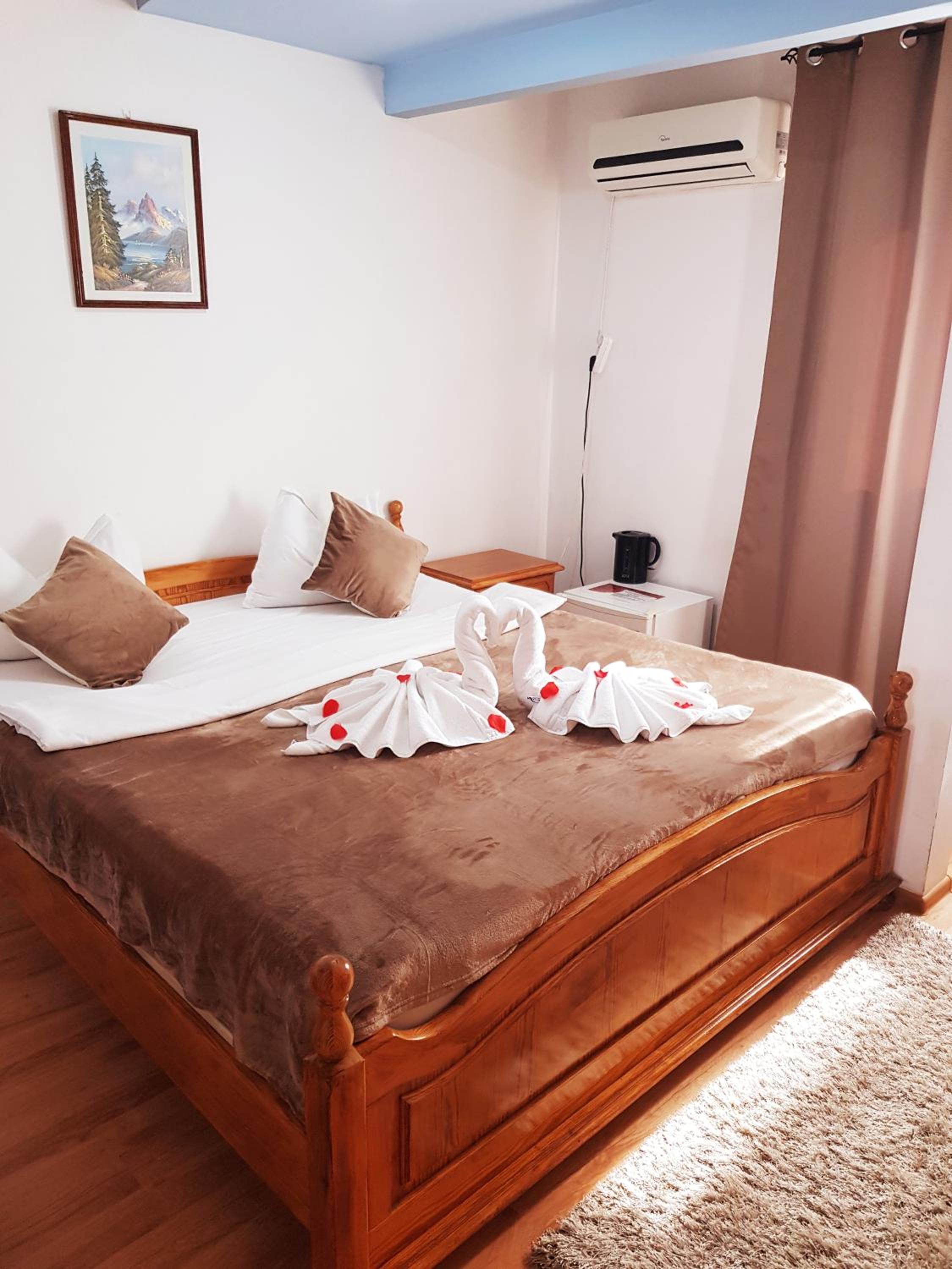 Standard Double Room - Non-Smoking - Photo 2