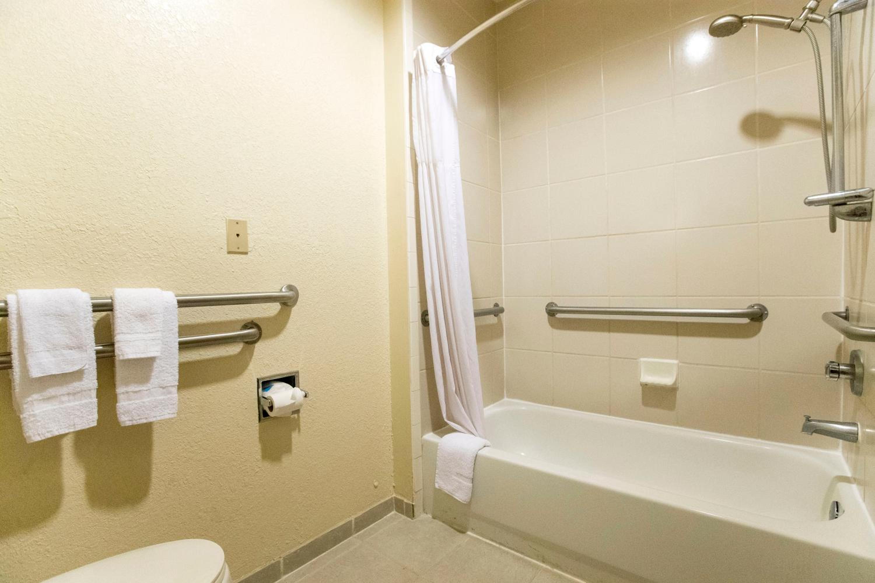King Room - Disability Access - Non-Smoking - Photo 6