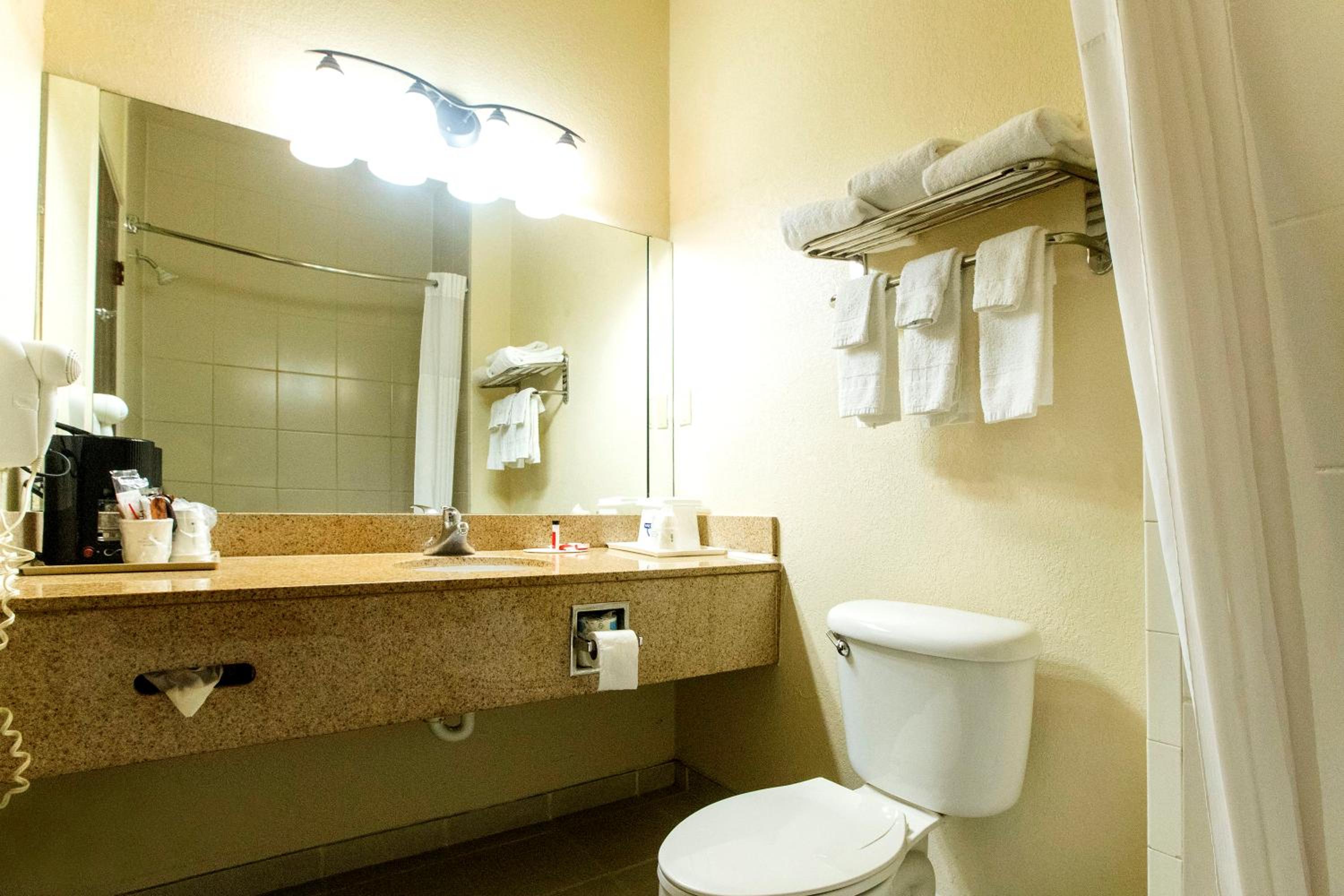 King Room - Non-Smoking - Photo 3