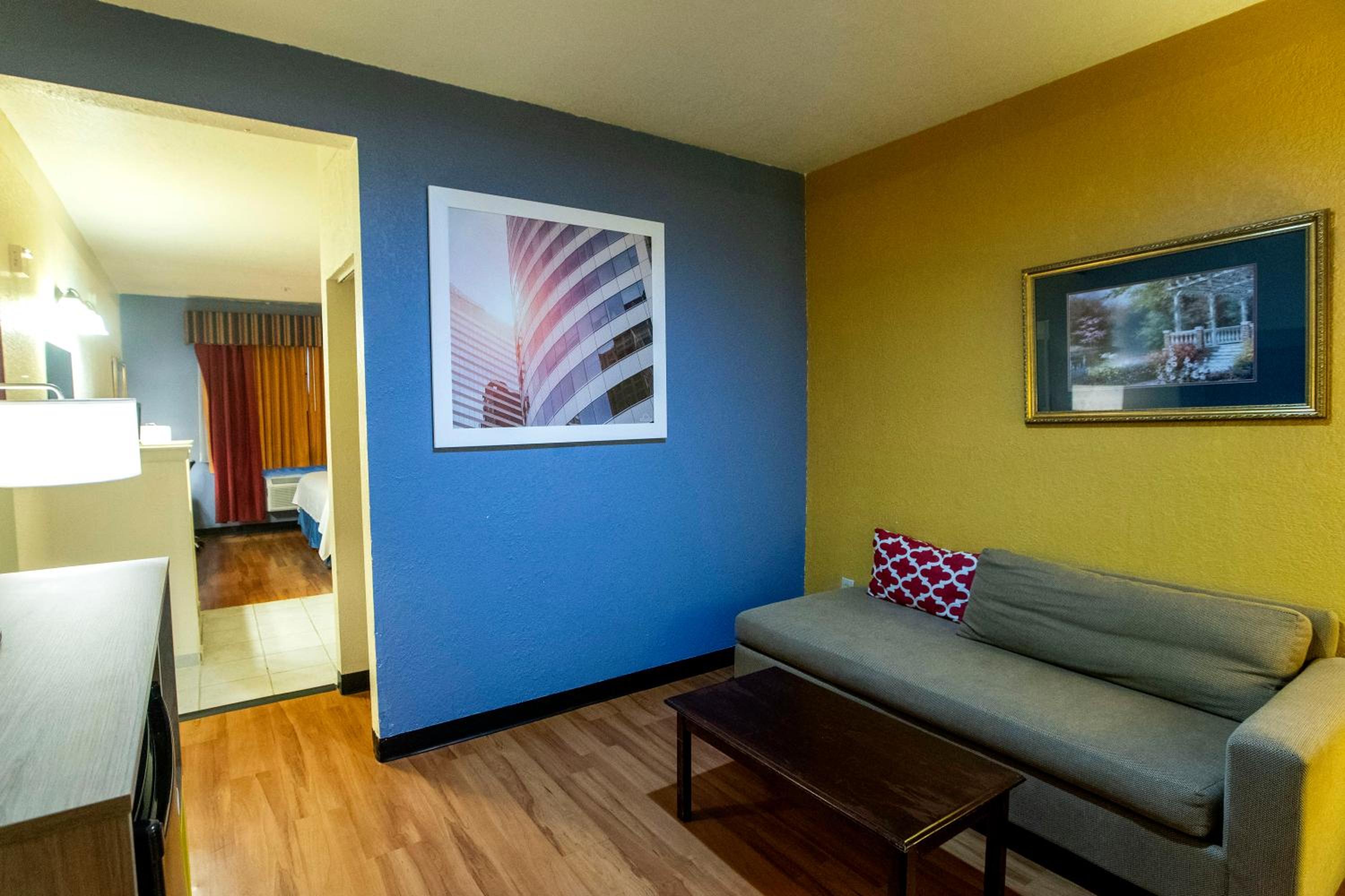 King Room - Disability Access - Non-Smoking - Photo 5