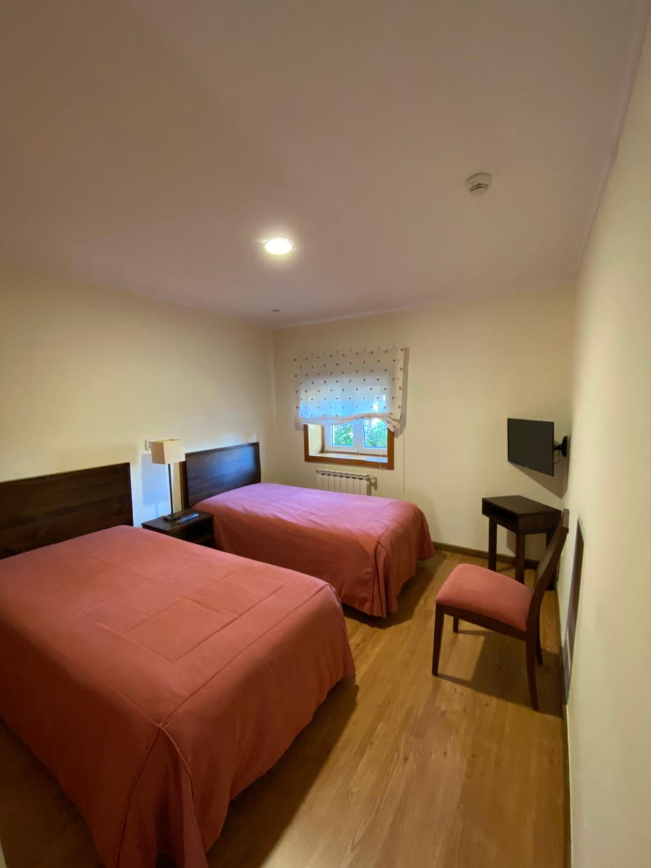 Large Double Room - Photo 2