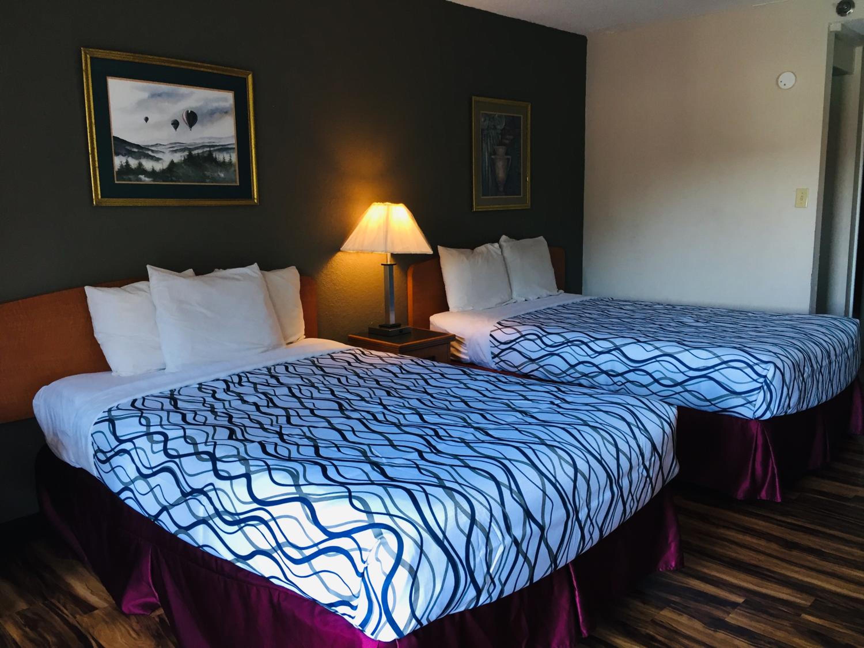 Standard Room with Two Beds - Non-Smoking photo 1