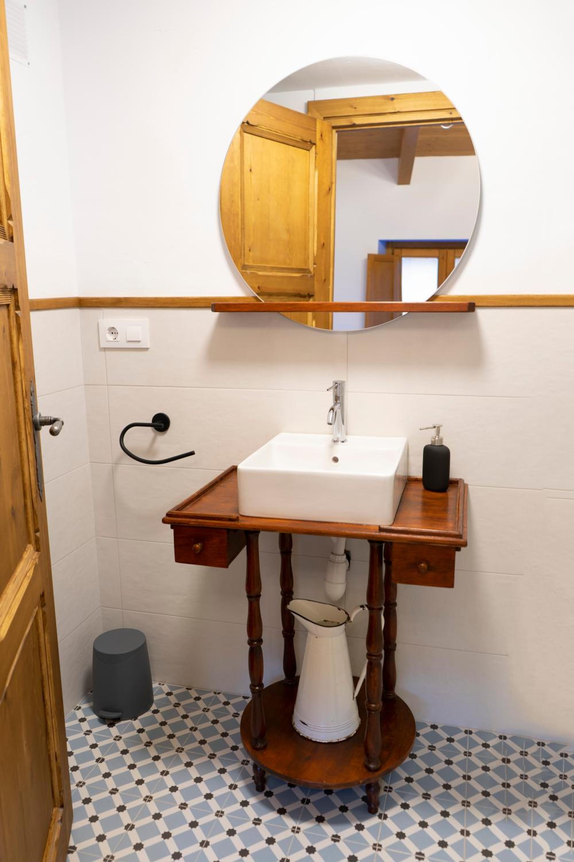 Double Room with Private Bathroom - Photo 3