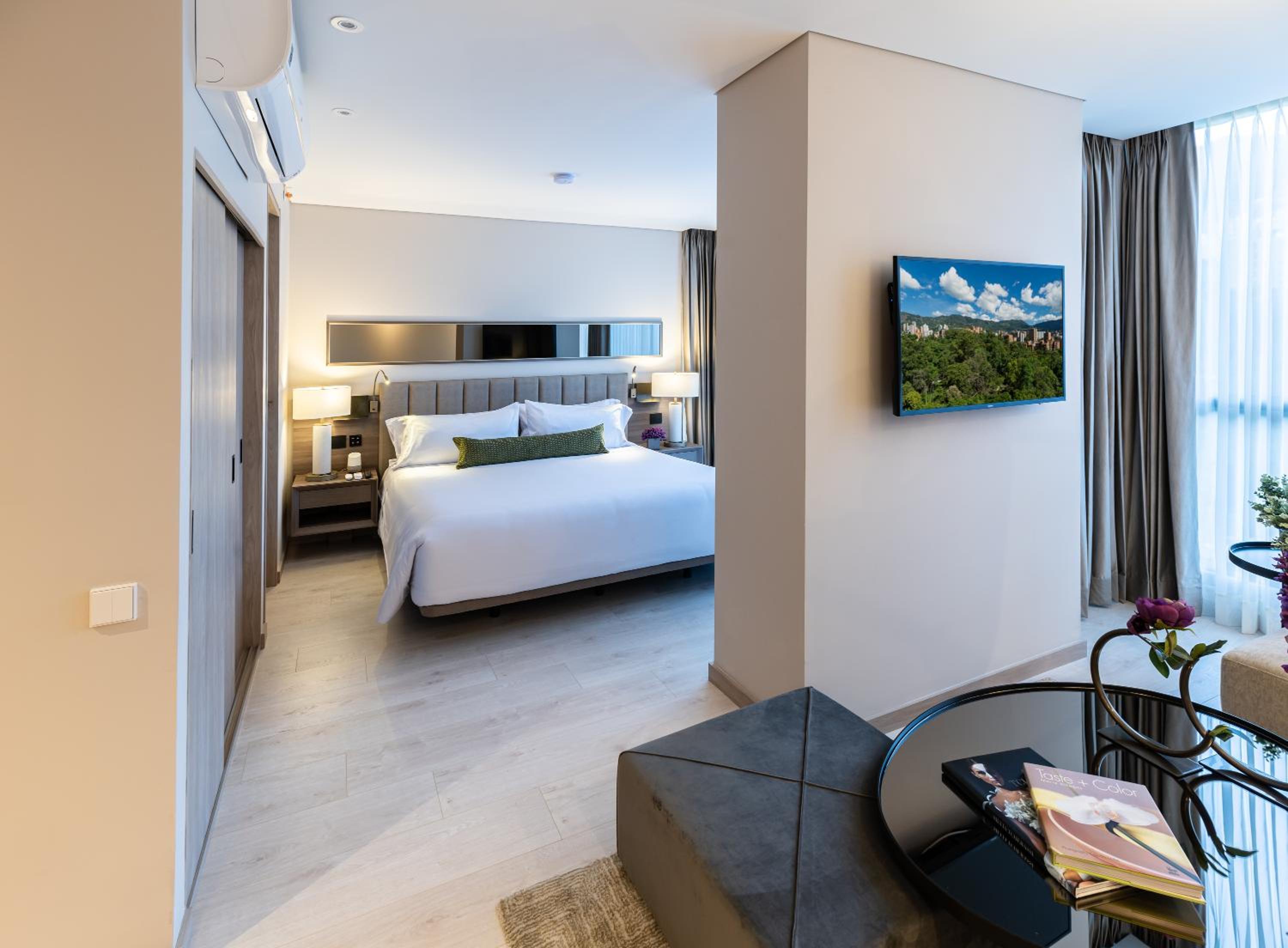 Deluxe King Suite