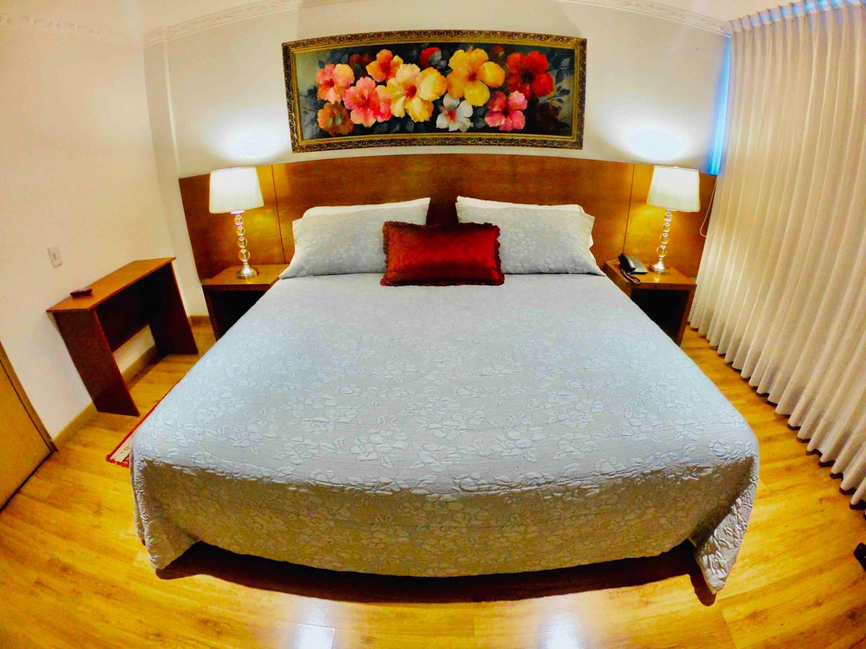 Deluxe King Suite