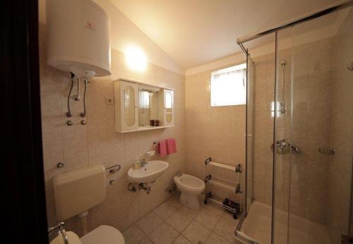Apartment 4 photo 1
